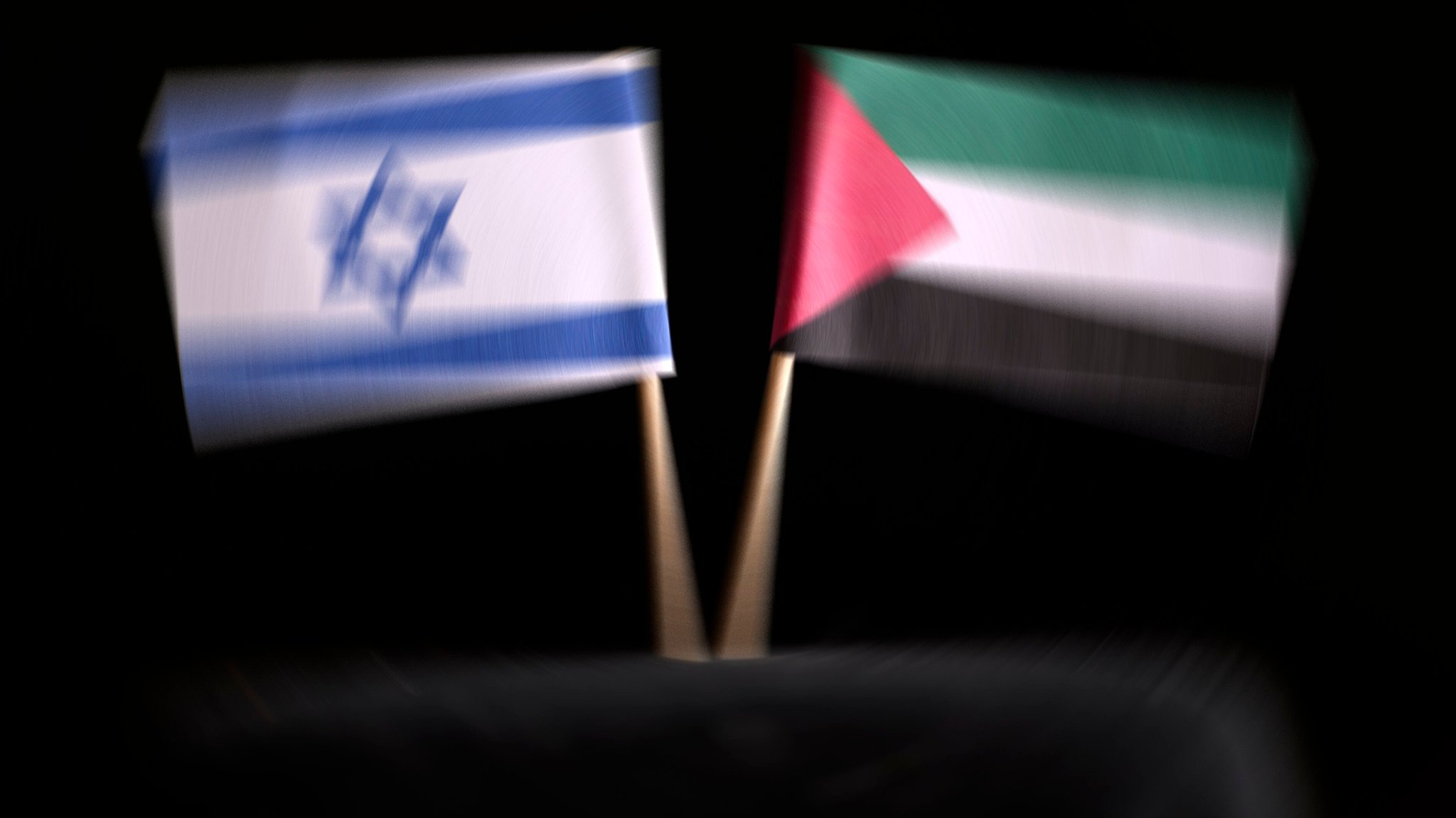Fahnen von Israel und Palästina