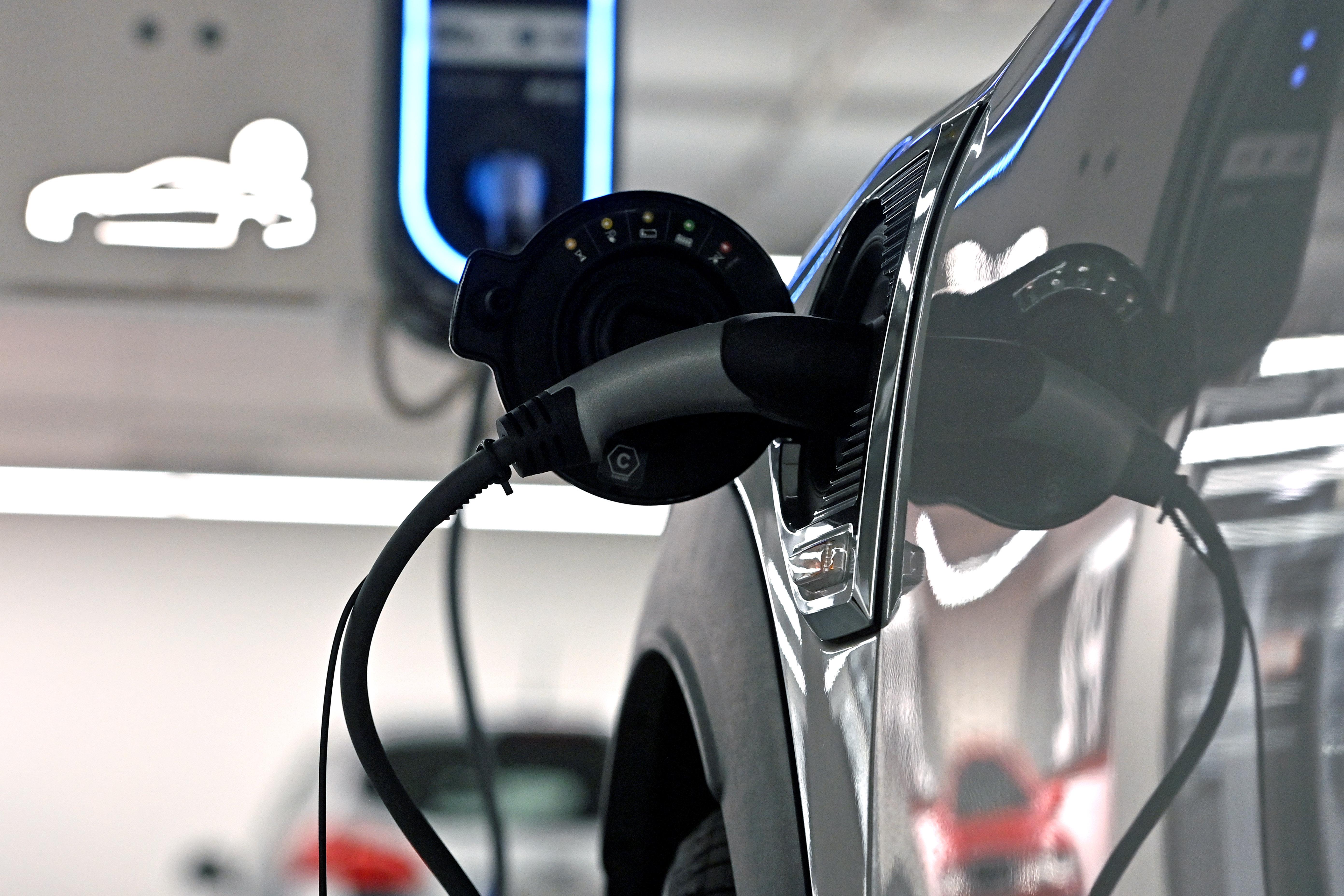 Symbolbild: Ladestation in Parkhaus 