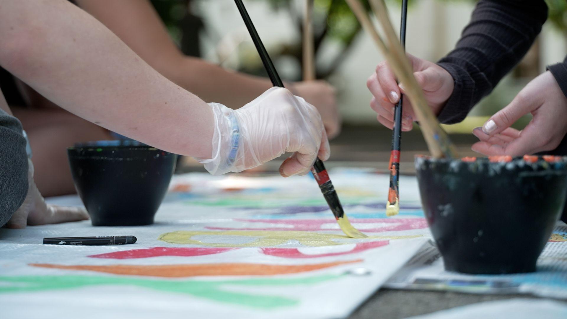 Schüler des Maristen-Gymnasiums arbeiten einen Tag lang ehrenamtlich in der Stadt. 