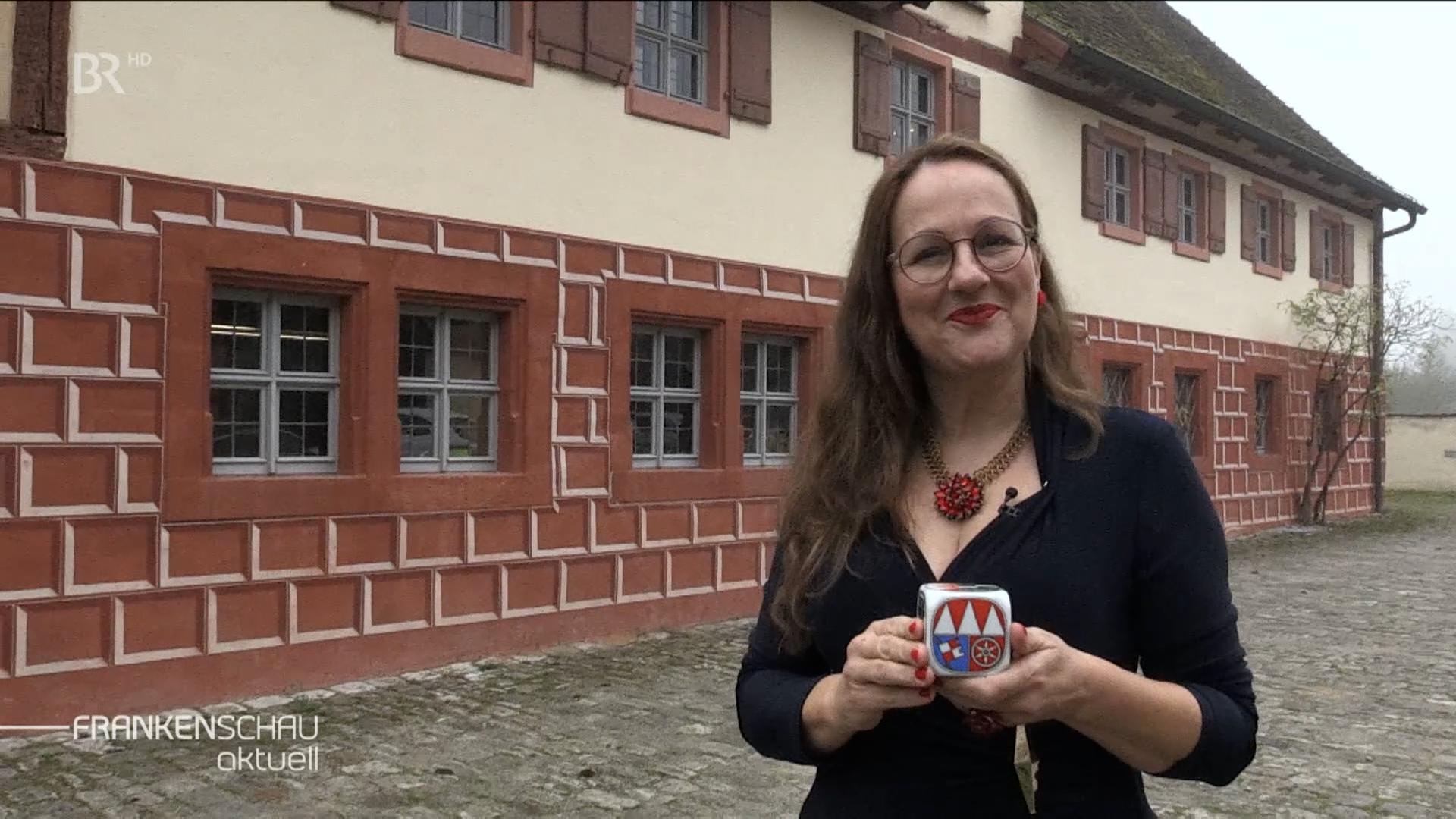 Silvia Kirchhof mit dem Frankenwürfel.