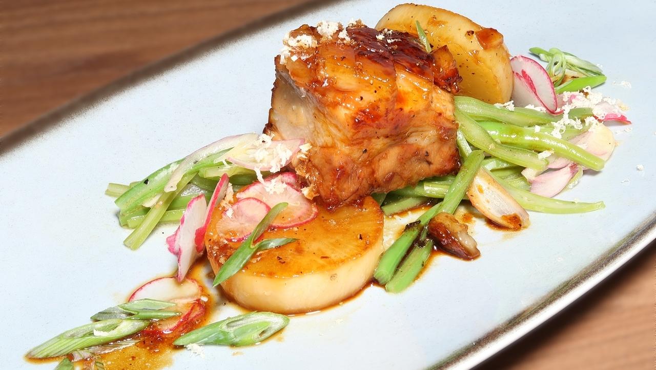 Einfach Gut Bachmeier Kochshow Glasierter Schweinebauch Kurbis Maultaschen Mohnmus 
