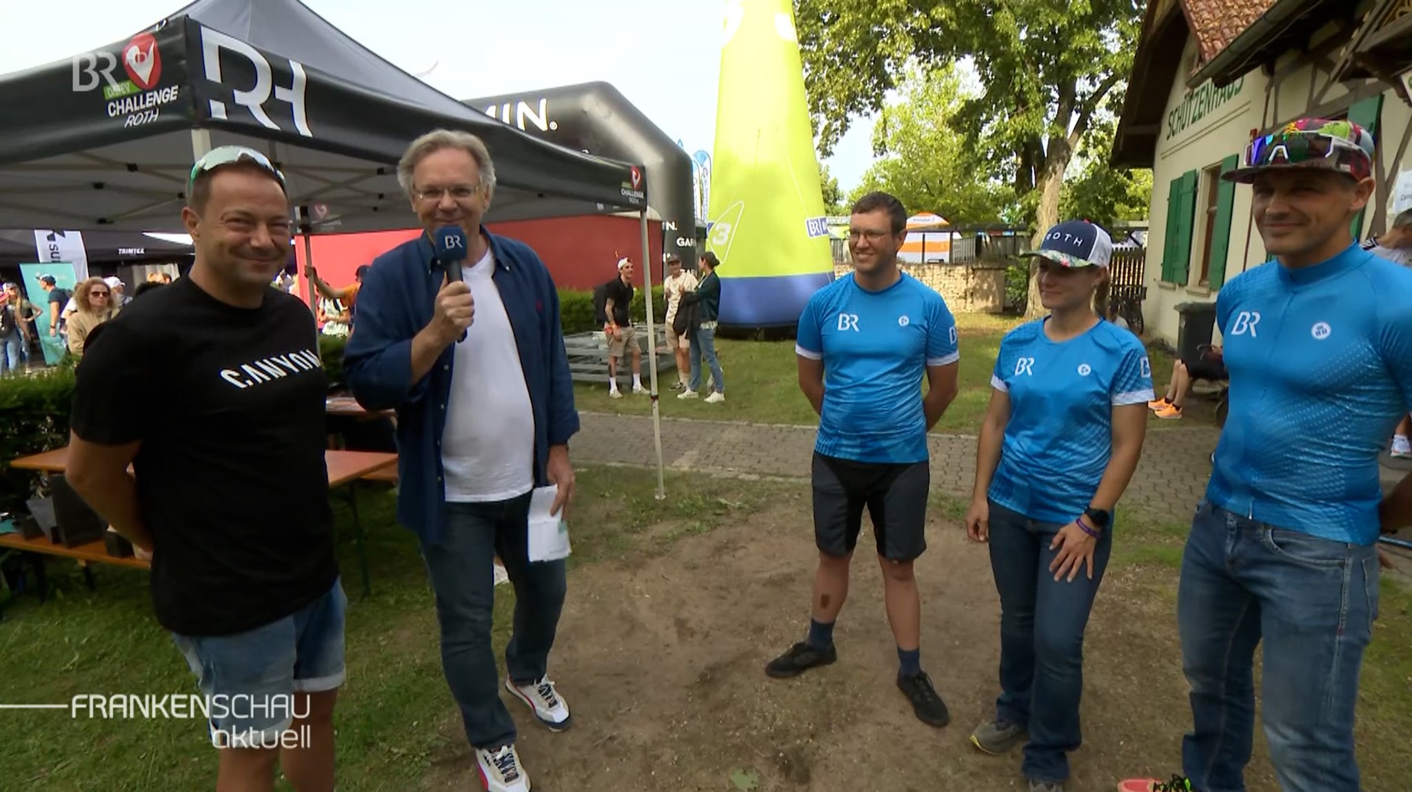 Frankenschau aktuell-Moderator Charly Hilpert mit der BR-Franken-Staffel in Roth.