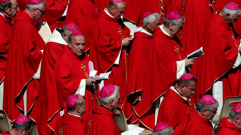 Viele Kardinäle bei der Beerdigung des verstorbenen Papst Franziskus. | Bild: picture alliance / abaca | Iacobucci Marco/IPA/ABACA Viele Kardinäle bei der Beerdigung des verstorbenen Papst Franziskus.