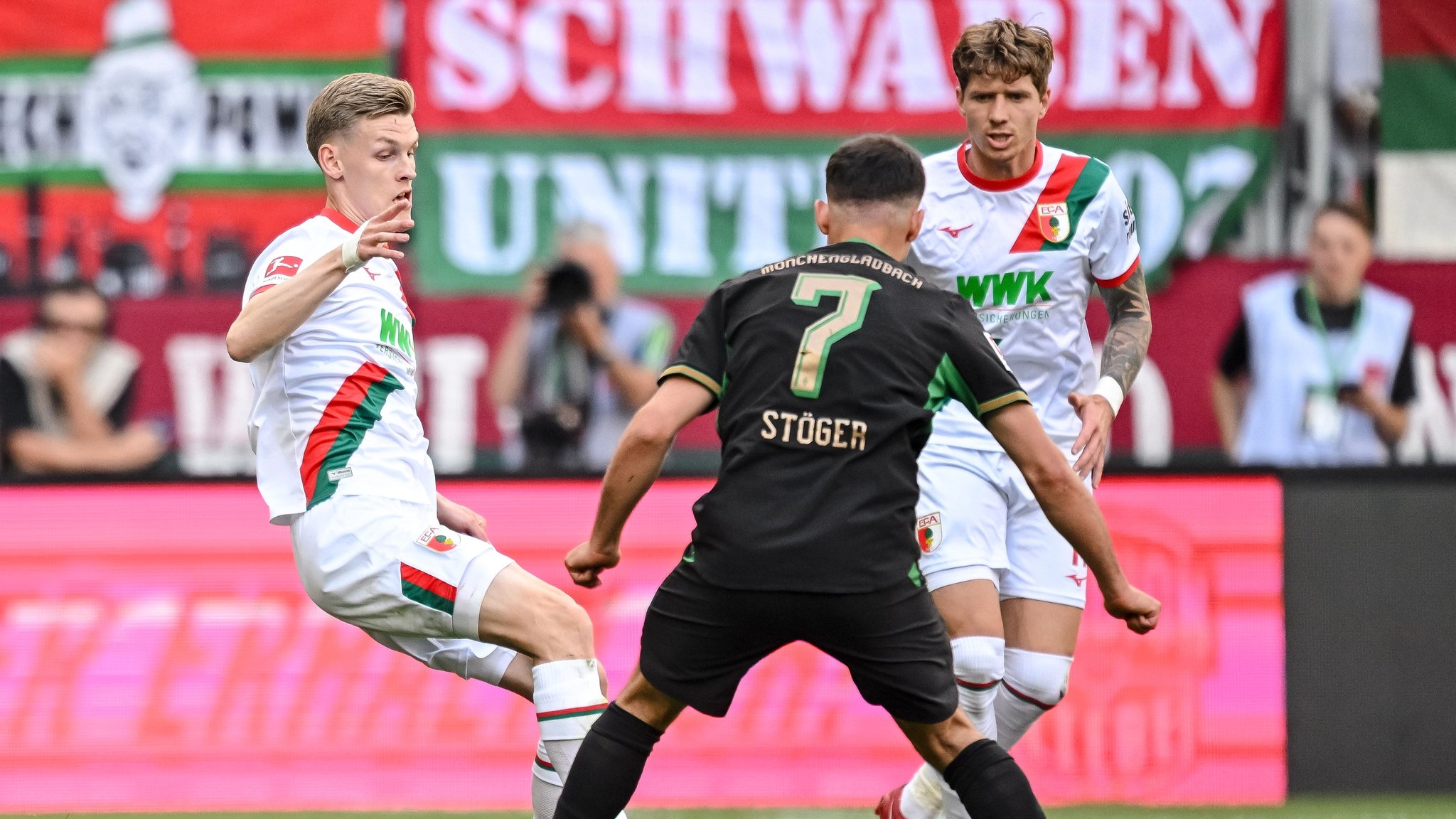 Der Traum von Europa lebt weiter: Augsburg schießt Gladbach ab