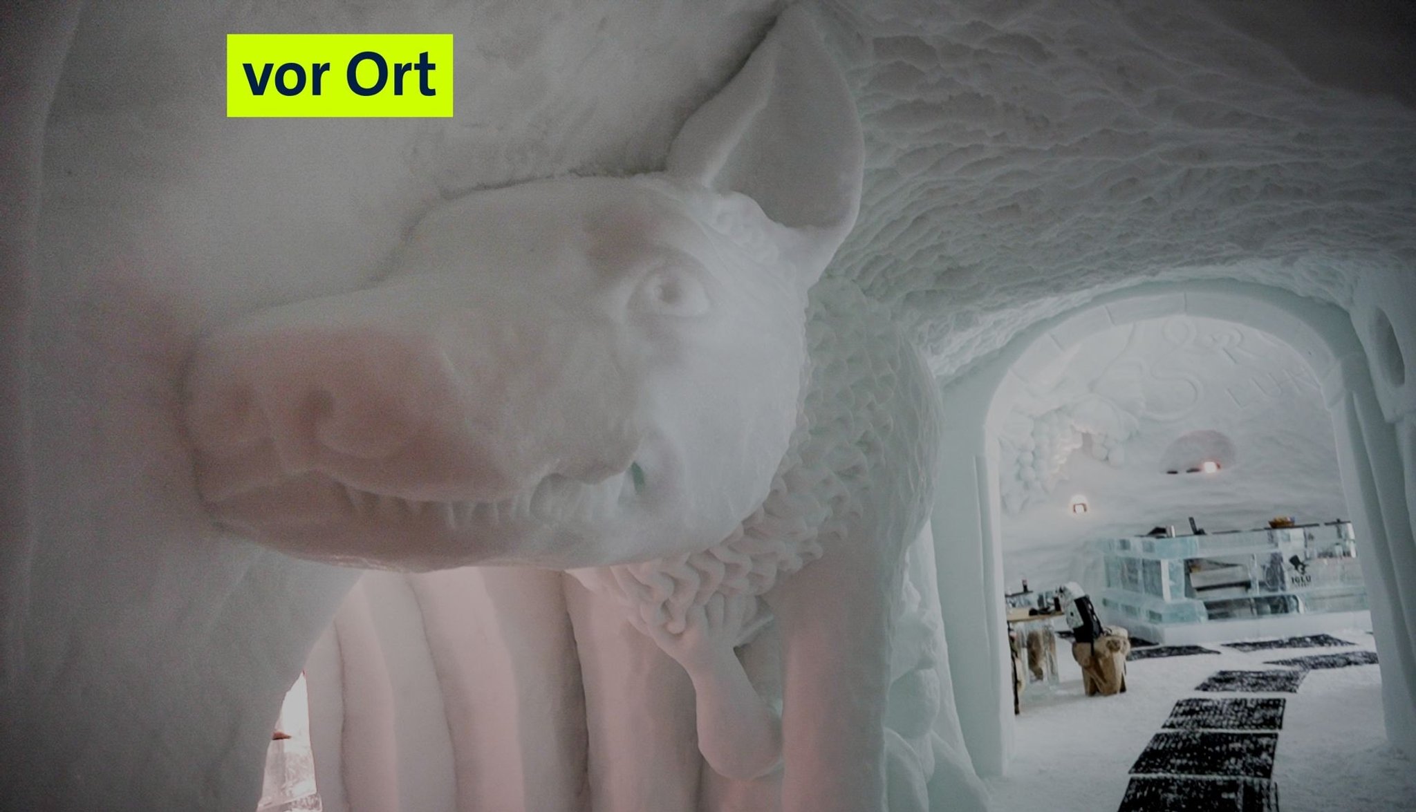 Eins Schneeskulptur im Iglu-Hotel auf dem Nebelhorn. 