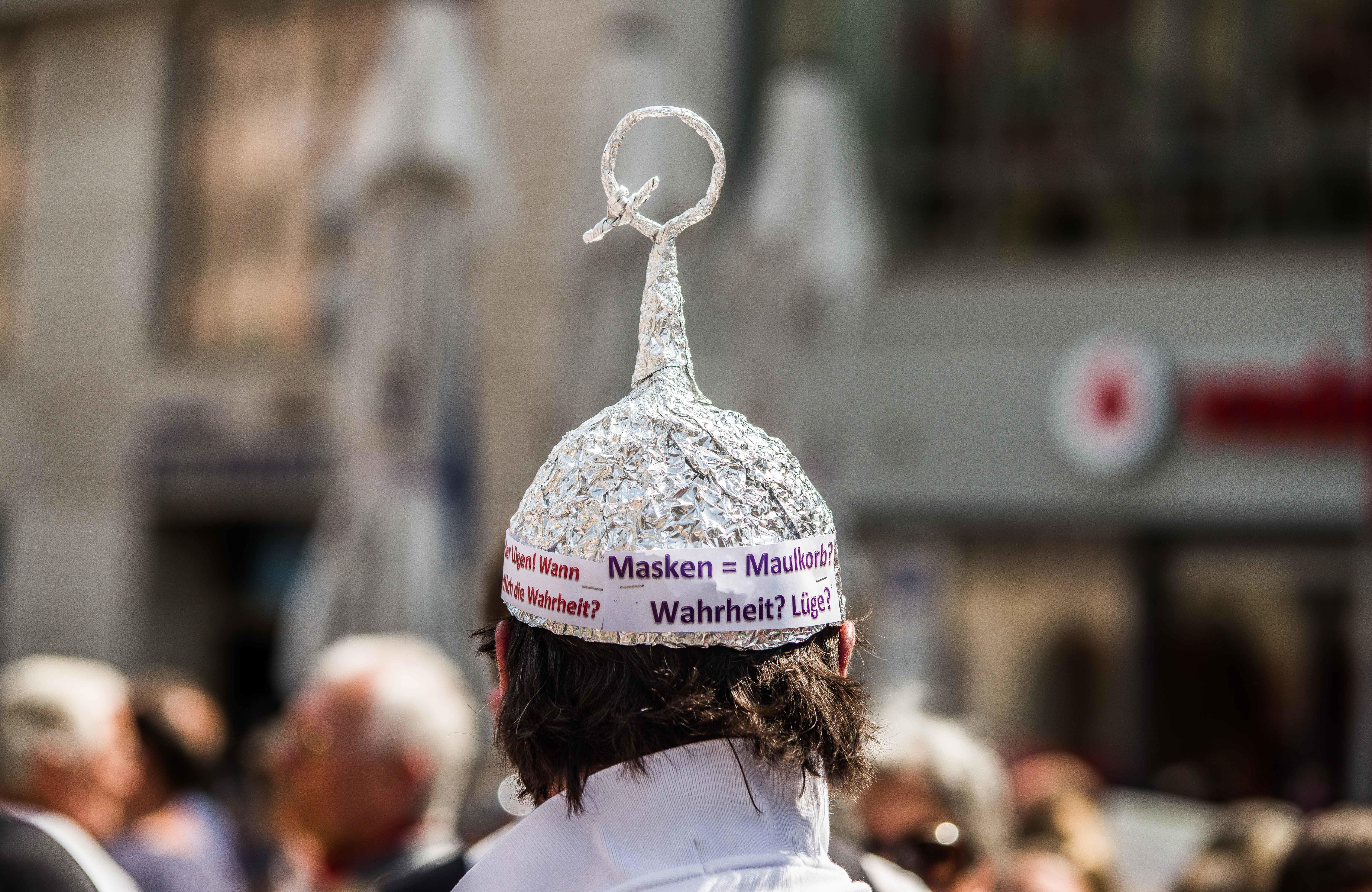 Twitter Wirft Anhanger Der Verschworungsbewegung Qanon Raus Br24