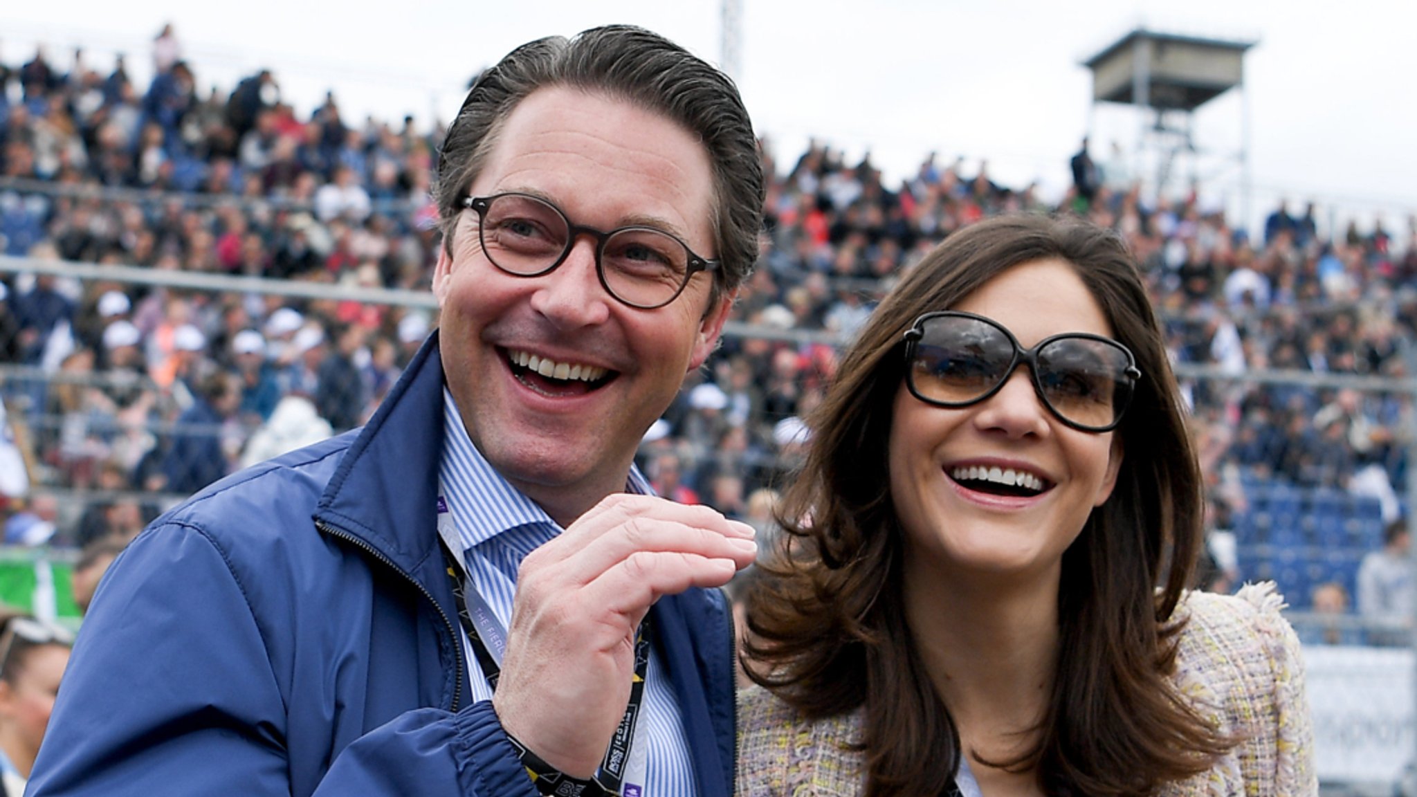 Andreas Scheuer (CSU), Bundesverkehrsminister, und Julia Reuss vor dem Start der Formel-E-Meisterschaft in Berlin (25.5.2019).