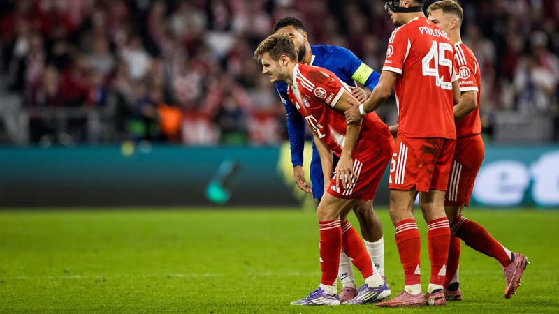 Josip Stanisic muss angeschlagen ausgewechselt werden | Bild: picture alliance / BEAUTIFUL SPORTS | BEAUTIFUL SPORTS/Wunderl Josip Stanisic muss angeschlagen ausgewechselt werden