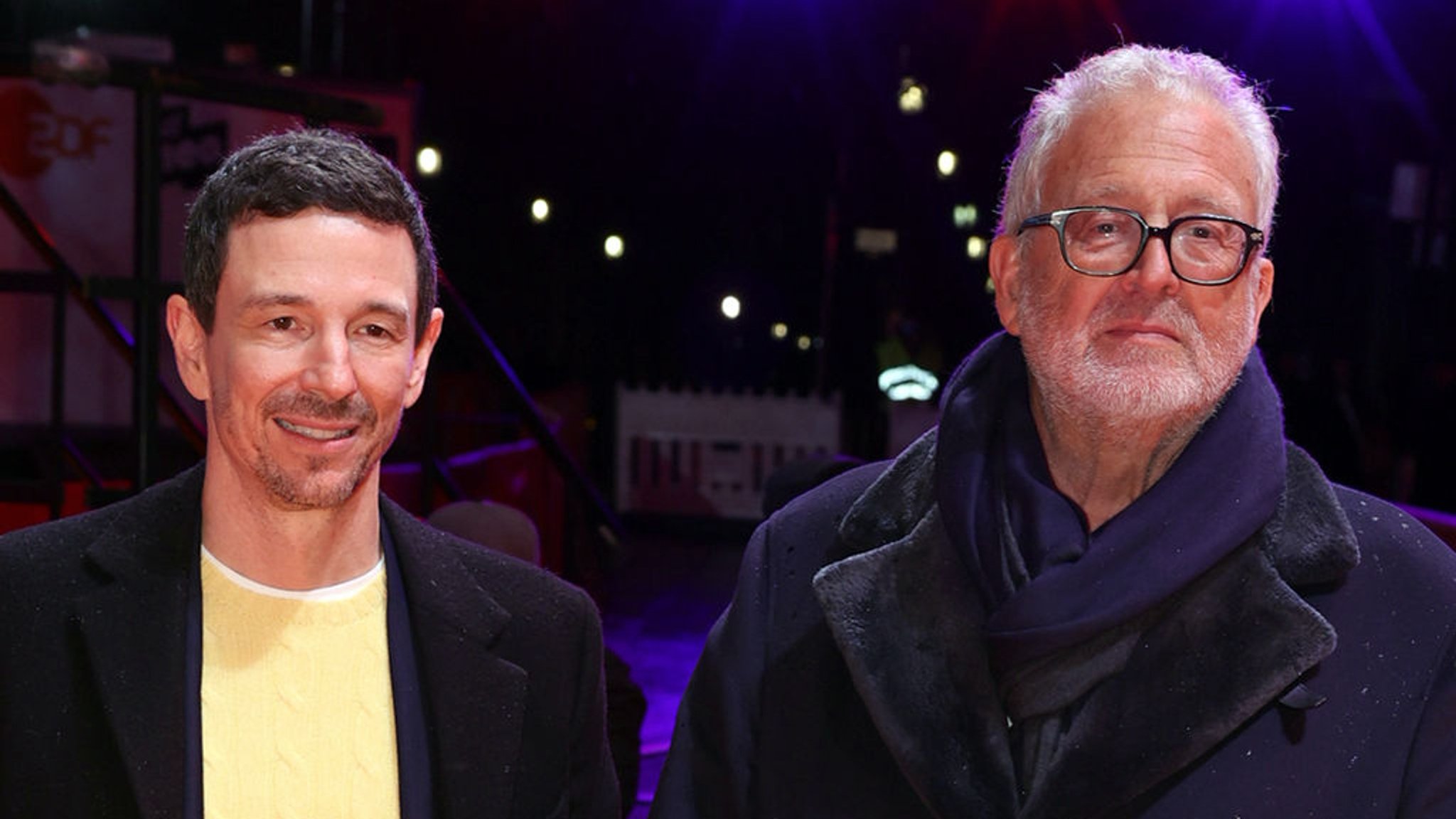 Oliver Berben (l)  und Martin Moszkowicz bei der Premiere zum Film «Sonne und Beton» im Rahmen der Berlinale auf dem Roten Teppich. (zu dpa: «Oliver Berben wird Chef von Constantin Film - Moszkowicz übergibt») Foto: Jörg Carstensen/dpa +++ dpa-Bildfunk +++