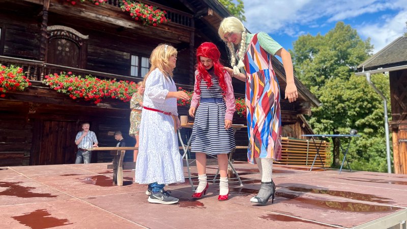 Jugendliche bei der Generalprobe auf einer Bühne | Bild: BR/Laila Heyne Jugendliche bei der Generalprobe auf einer Bühne