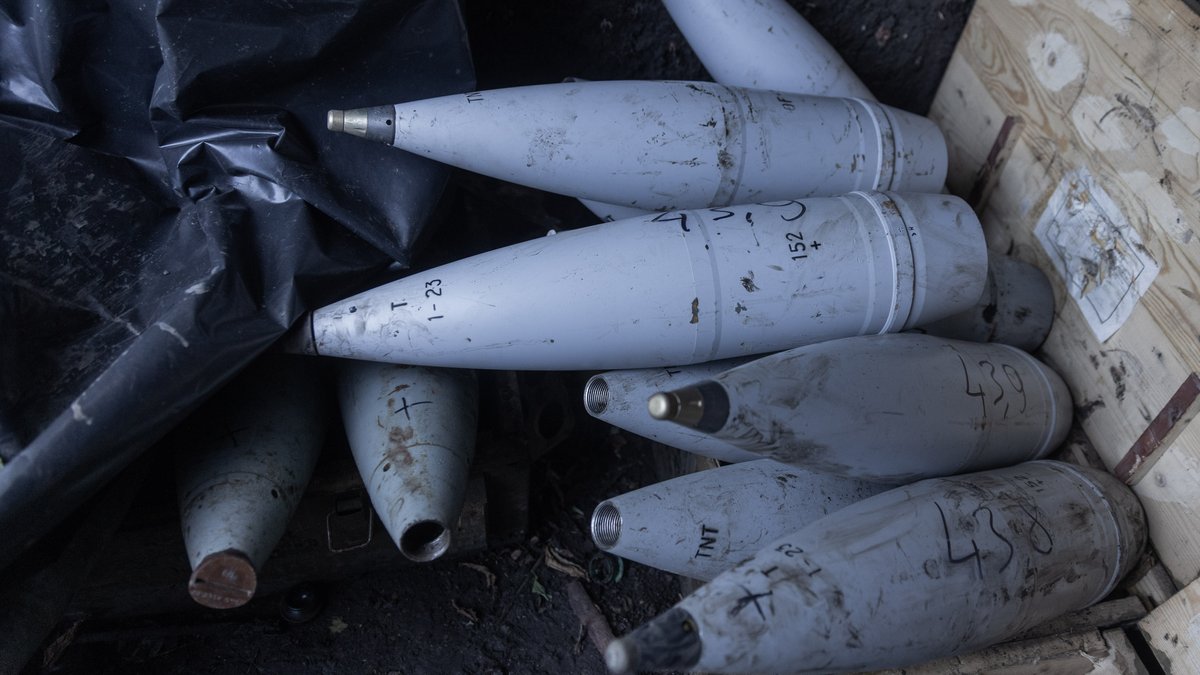 Munition für eine Haubitze im Ukrainekrieg