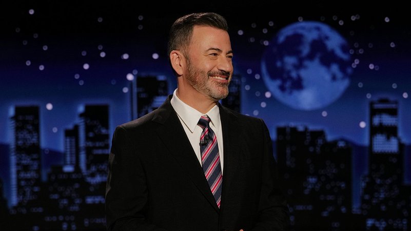 Los Angeles: Dieses von Disney veröffentlichte Bild zeigt Jimmy Kimmel bei der Moderation seiner Late Night Show "Jimmy Kimmel Live!" | Bild: dpa-Bildfunk/Randy Holmes Los Angeles: Dieses von Disney veröffentlichte Bild zeigt Jimmy Kimmel bei der Moderation seiner Late Night Show "Jimmy Kimmel Live!"