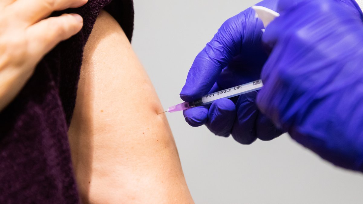 Hausärzteverband rechnet mit vierter Corona-Impfung ab Sommer