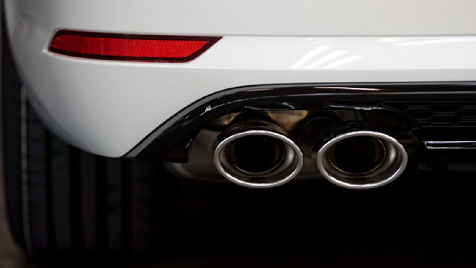 BMW-Chef warnt vor voreiligem Aus von Verbrennungsmotoren