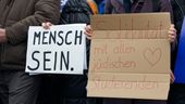 Demo-Plakate gegen Antisemitismus an Deutschlands Unis | Bild:picture alliance / Caro | Trappe