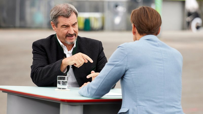 CSU-Vorsitzender Markus Söder spricht im ZDF-Sommerinterview mit Moderator Wulf Schmies. | Bild: dpa-Bildfunk/Sebastian Arlt CSU-Vorsitzender Markus Söder spricht im ZDF-Sommerinterview mit Moderator Wulf Schmies.