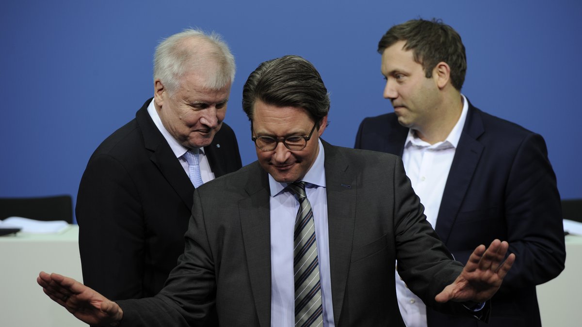 Archivbild: Andreas Scheuer, Horst Seehofer und Lars Klingbeil bei der Pressekonferenz zum Koalitionsvertrag zwischen SPD und CDU/CSU im März 2018.