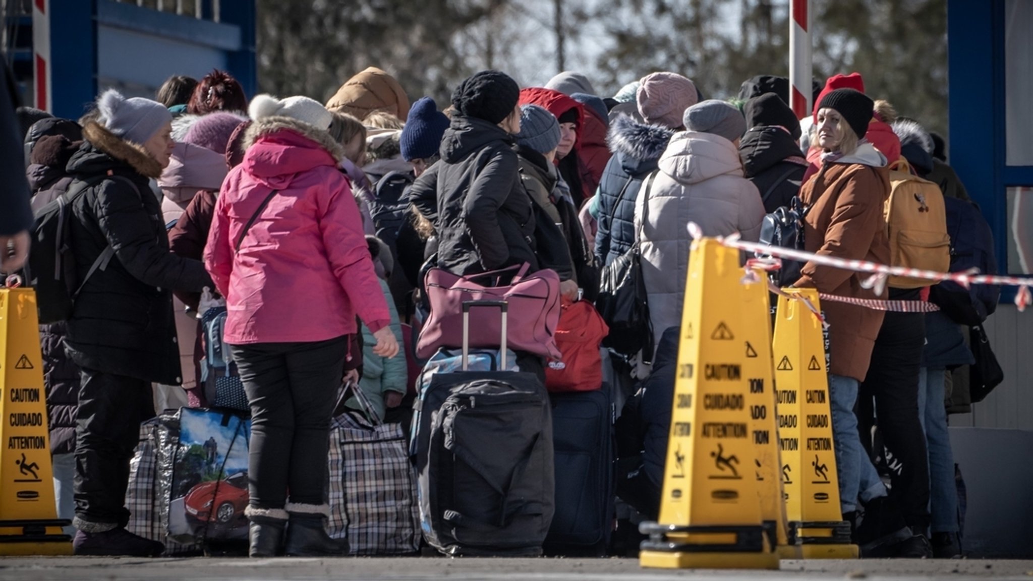 Geflüchtete aus der Ukraine haben eine hohe Integrationsbereitschaft in Deutschland. Inzwischen hätten 59.000 Geflüchtete eine sozialversicherungspflichtige Arbeit, sagt die Chefin der Bundesagentur für Arbeit, Andrea Nahles.