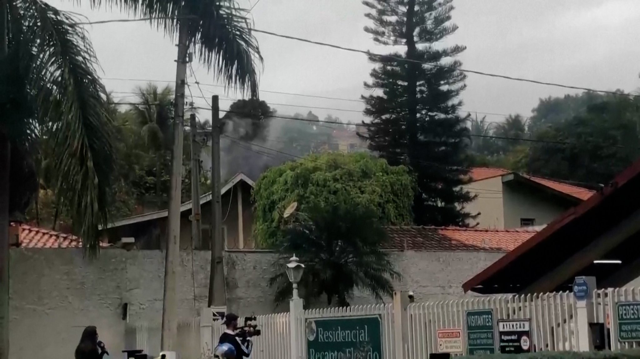 Rauchwolken steigen über der Stadt Vinhedo im brasilianischen Bundesstaat São Paulo auf.