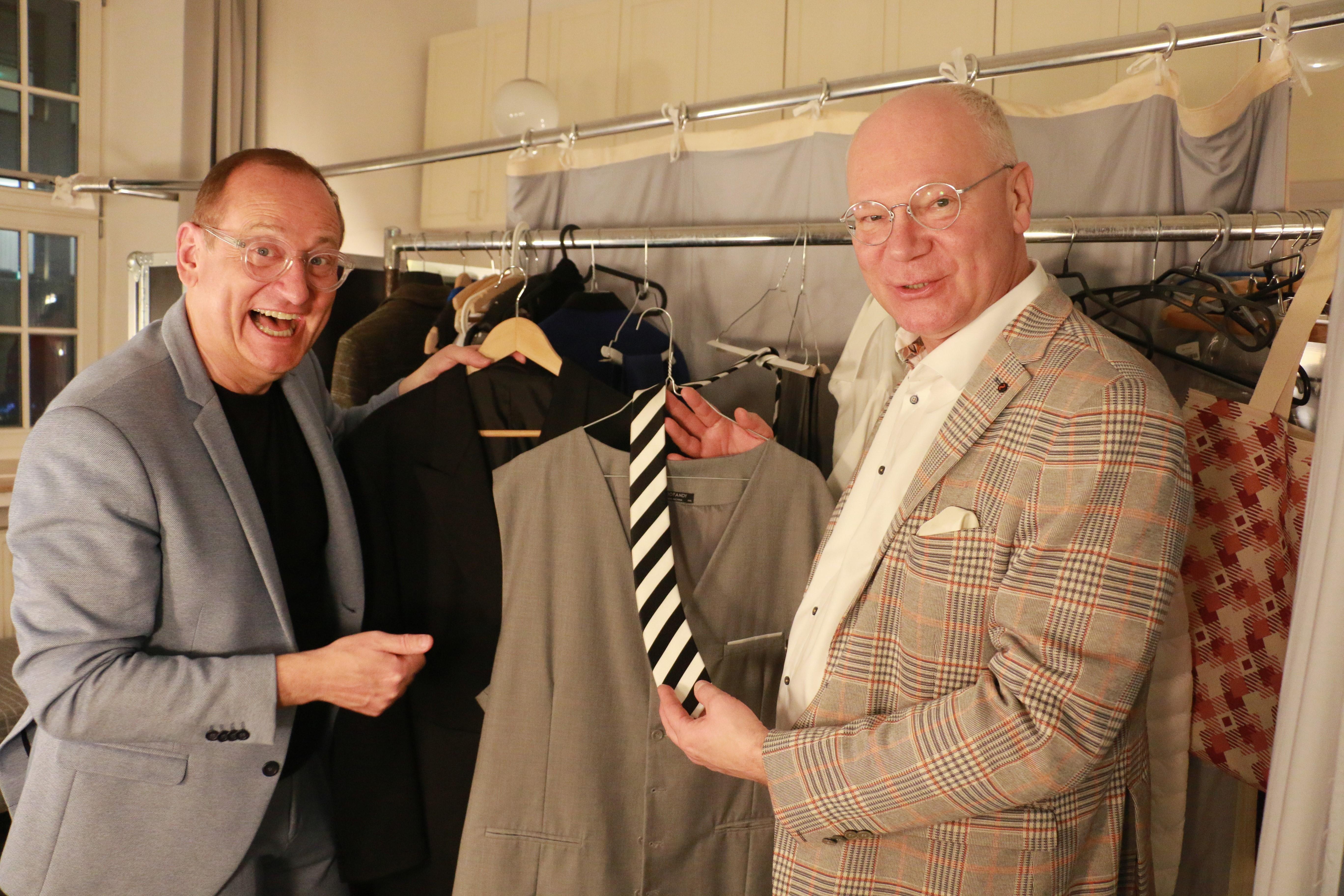 Die beiden Schauspieler in der Garderobe der Komödie im Bayerischen Hof