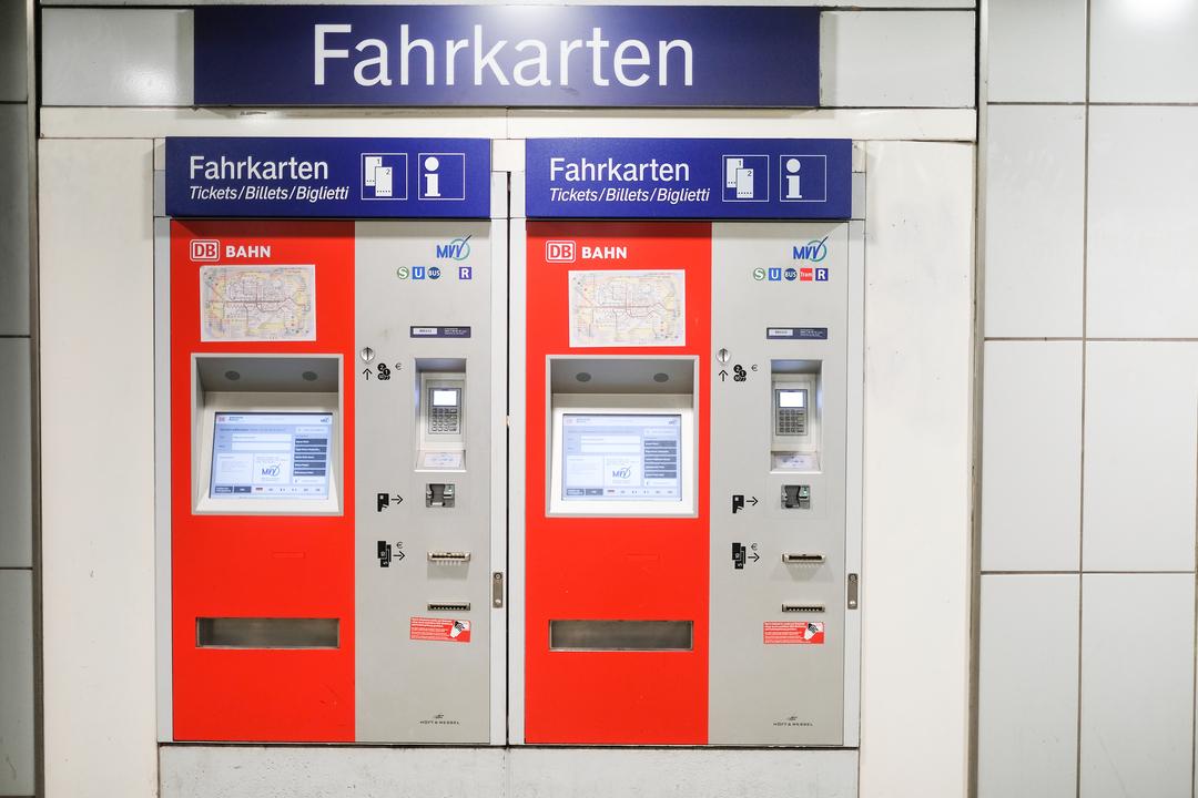 Die Deutsche Bahn erhöht einige Ticketpreise. 