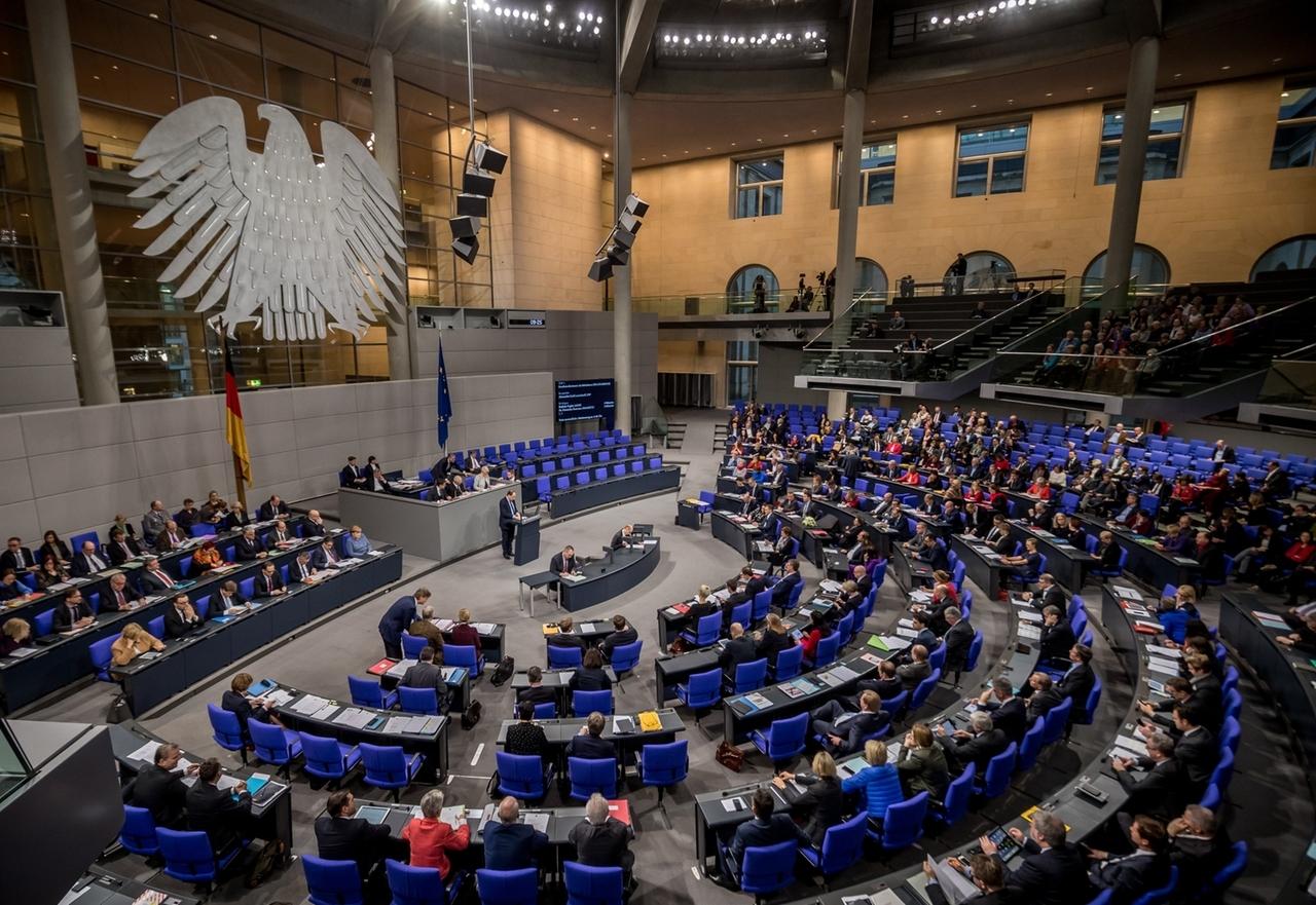 Bundestag Verlängert Anti-Terror-Einsätze Im Mittelmeer | BR24