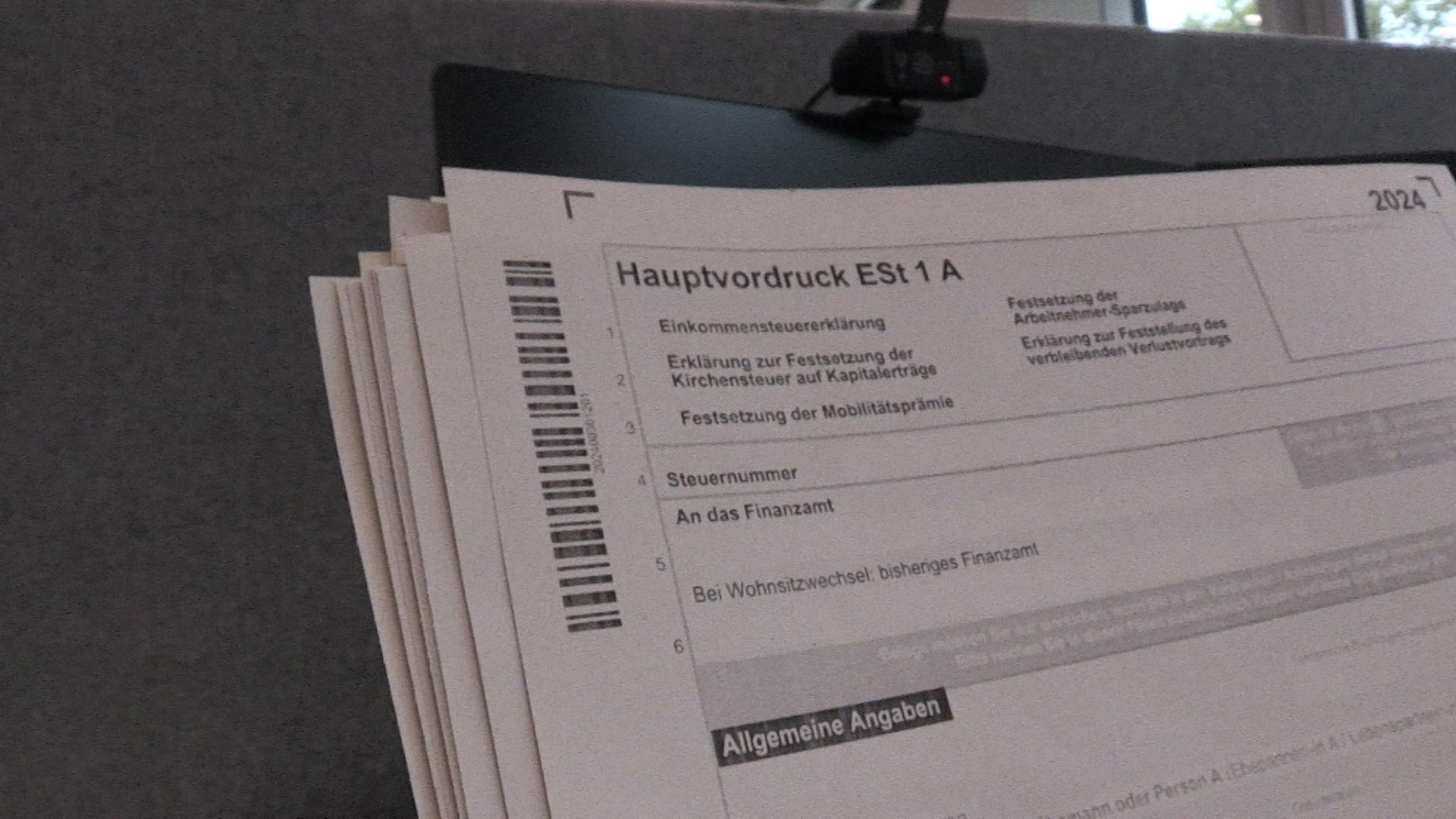 Vordrucke zur analogen Abgabe der Steuererklärung in Papierform.