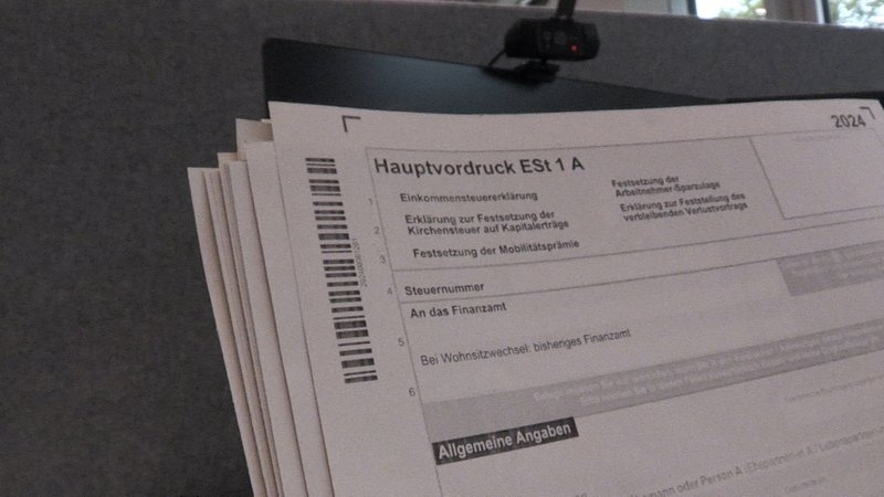 Vordrucke zur analogen Abgabe der Steuererklärung in Papierform. | Bild: BR Vordrucke zur analogen Abgabe der Steuererklärung in Papierform.