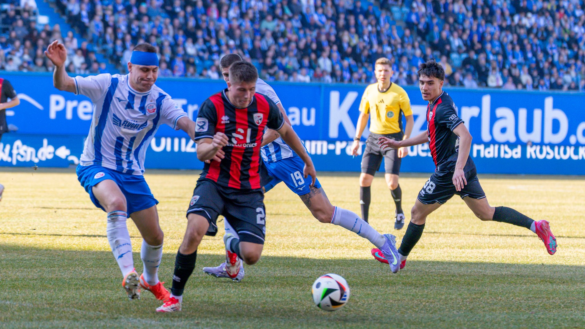 Rostock souverän: Ingolstadt lässt Federn im Aufstiegskampf 