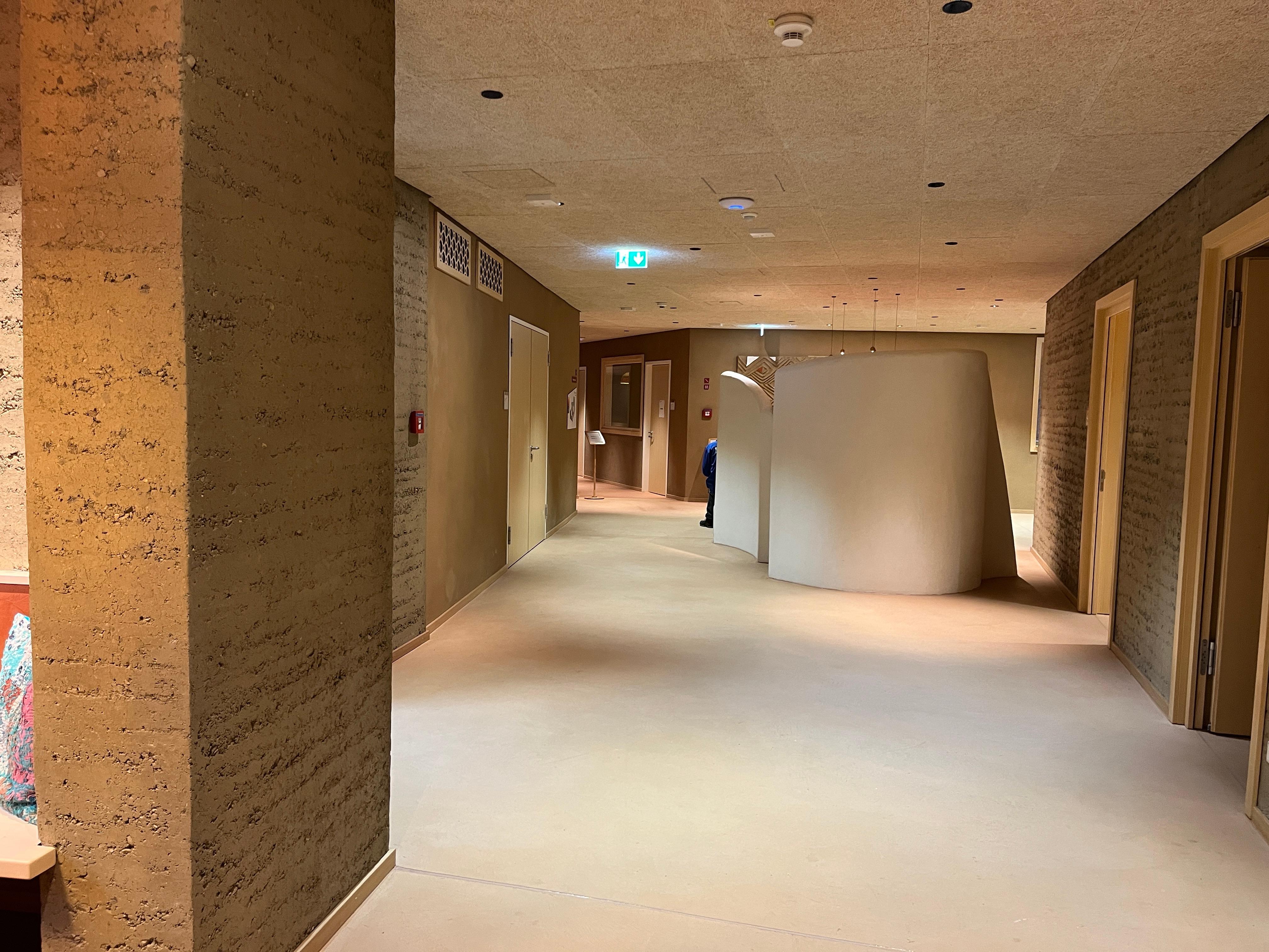 Im neuen Lehmgebäude am Campus St. Michael in Traunstein.