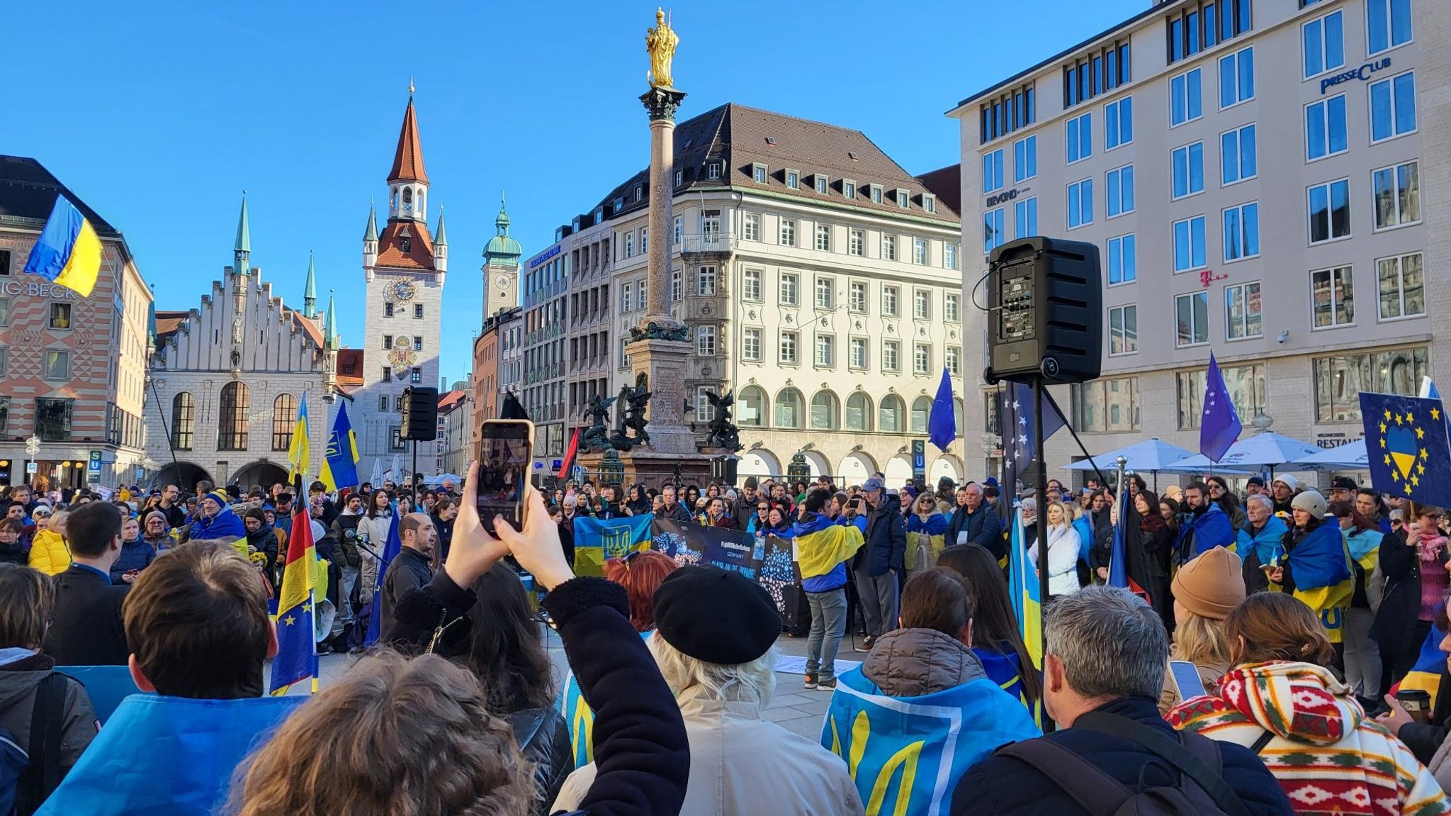 650 Menschen forderten am Marienplatz mehr Unterstützung für die Ukraine