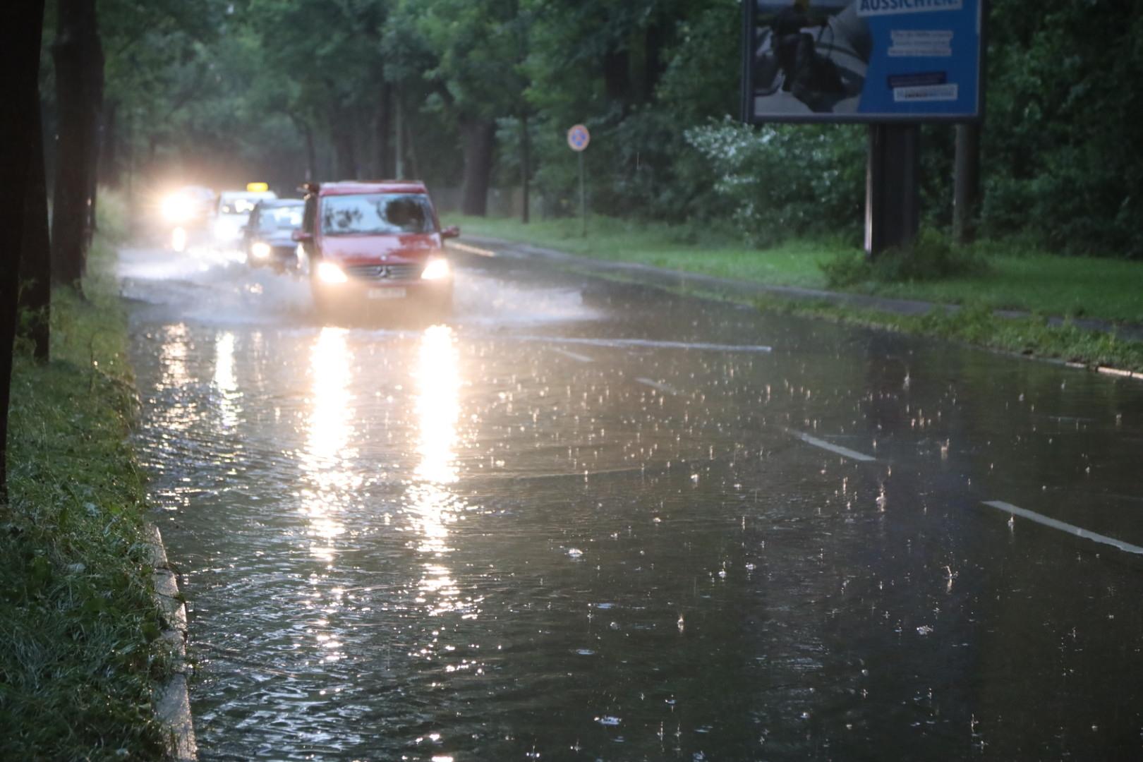 Heftiger Starkregen: Schwere Gewitter über Bayern | BR24