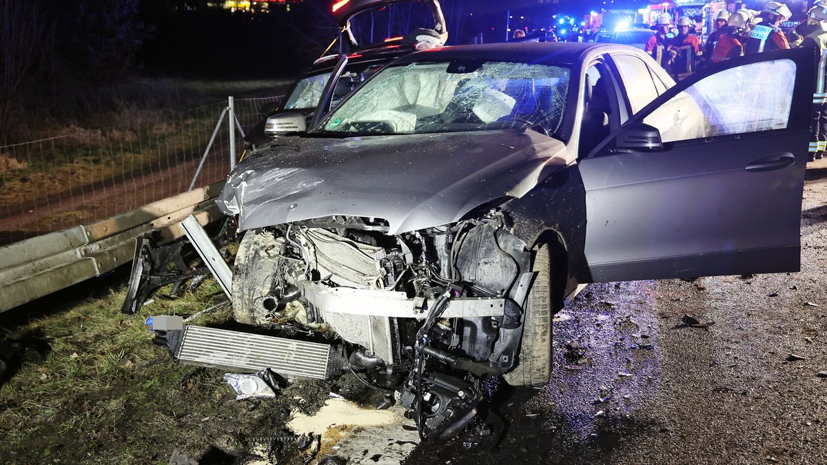 Verfolgungsjagd bei Hösbach: 29-Jähriger baut schweren Unfall