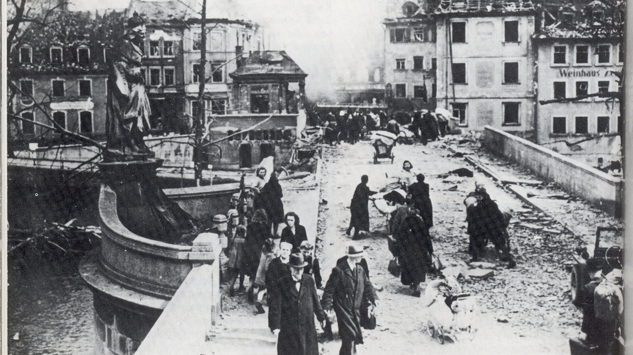 Bamberg: Die Obere Brücke im April 1945