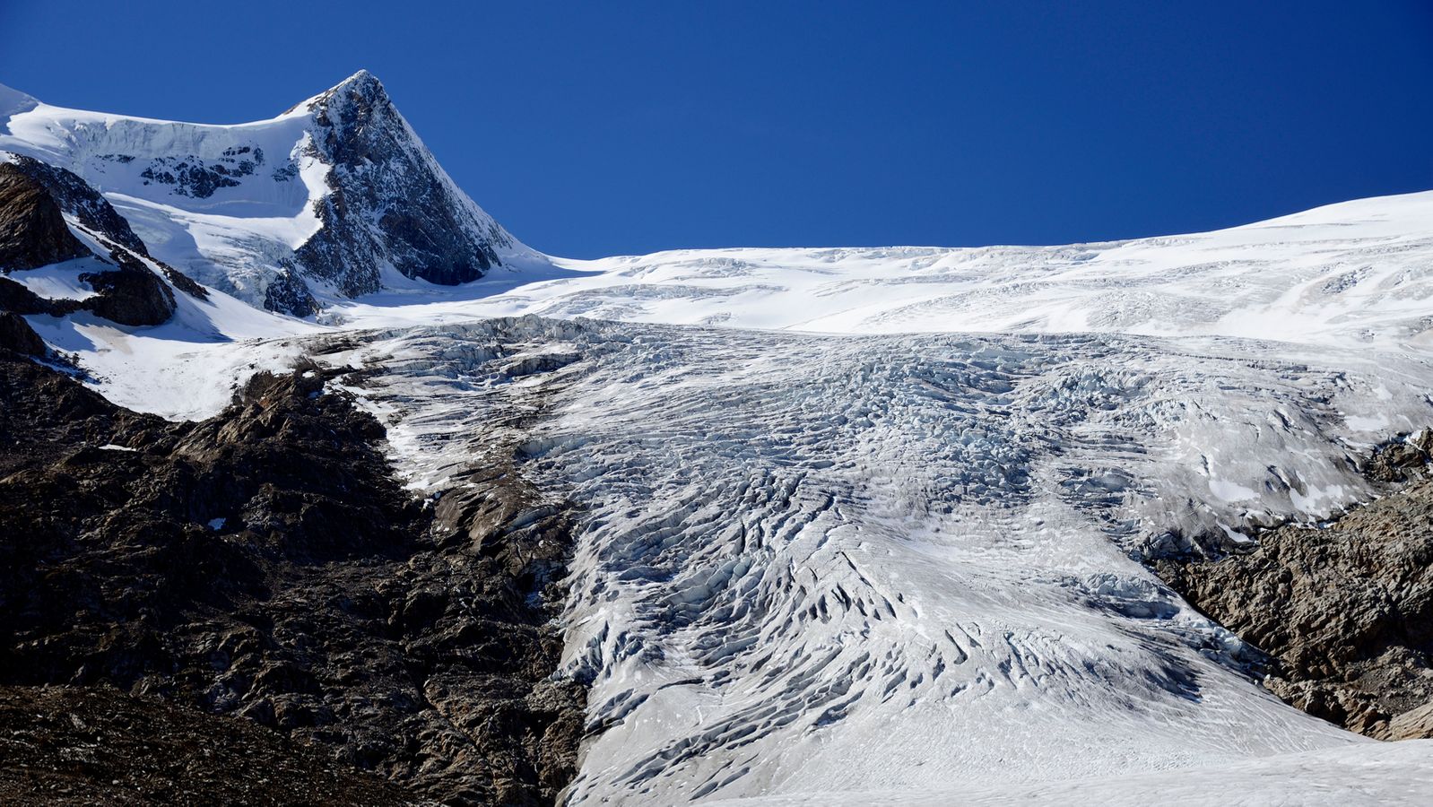 Ritrovato un corpo sul ghiacciaio tirolese: un uomo scomparso da 22 anni