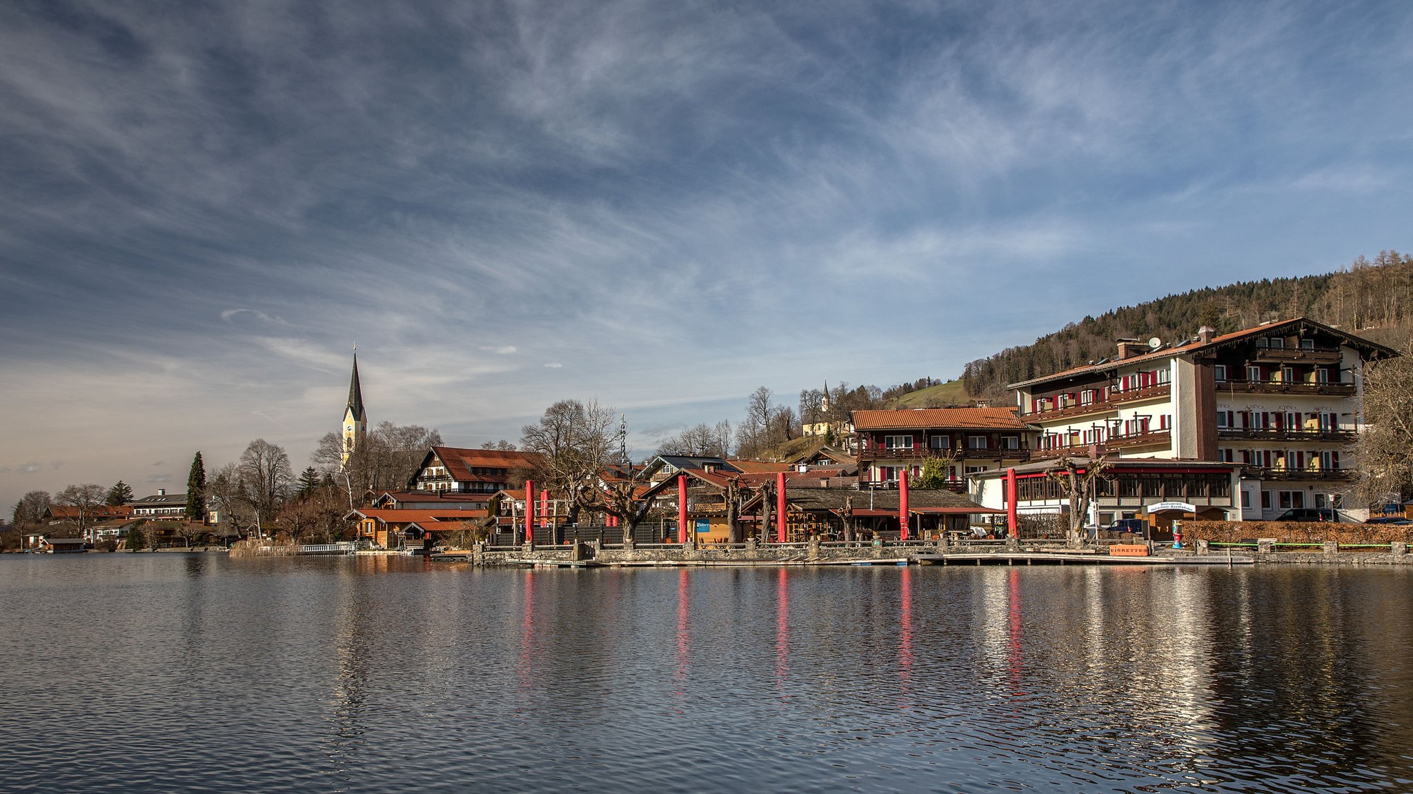 Blick auf das Hotel Schlierseer Hof am Schliersee.