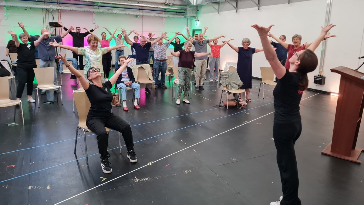 Staatstheater Augsburg bietet Tanzkurs für Parkinson-Betroffene