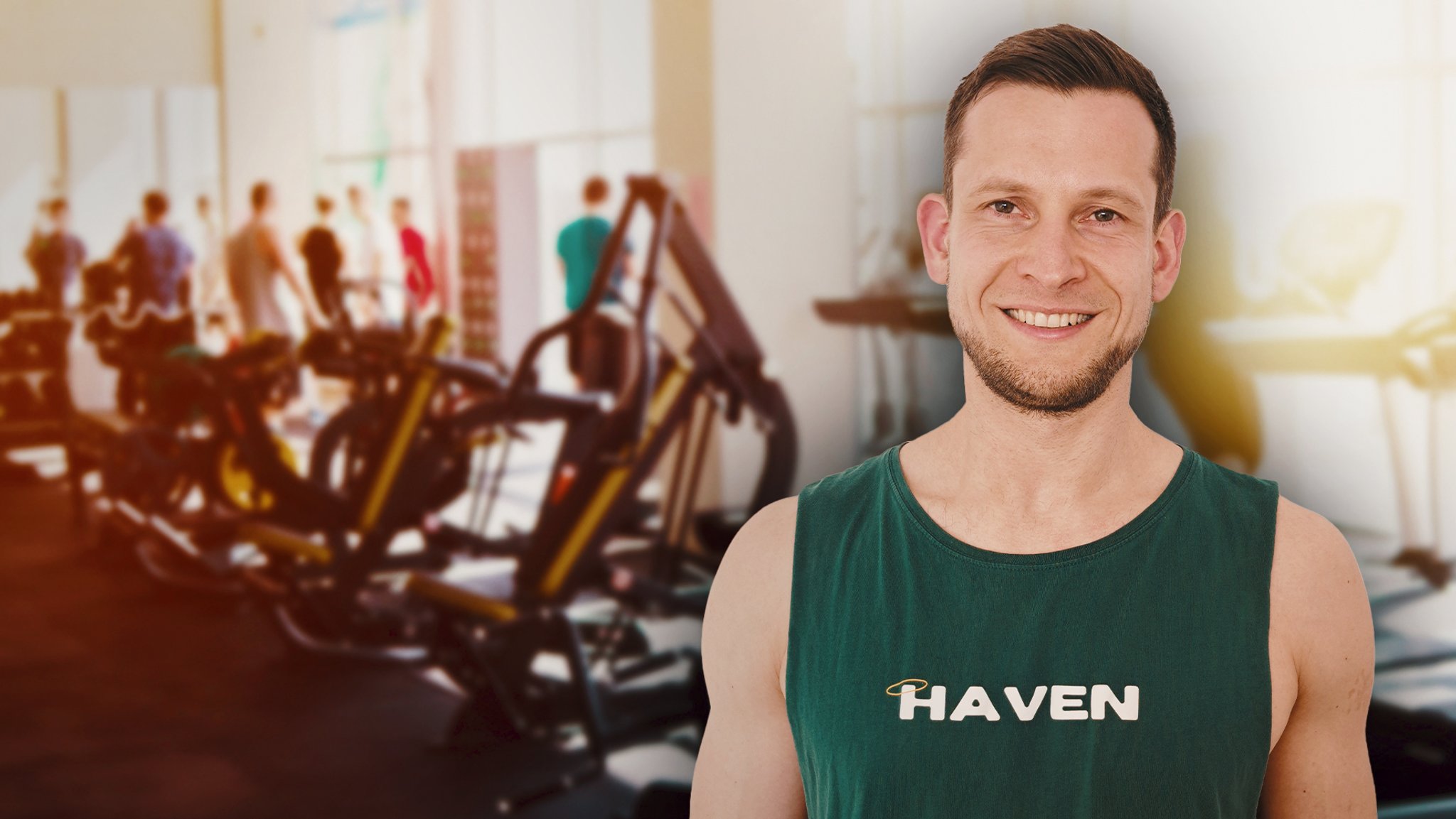 Junger Mann vor Fitnessgeräten | Bild: Bayerischer Rundfunk 2026 Junger Mann vor Fitnessgeräten