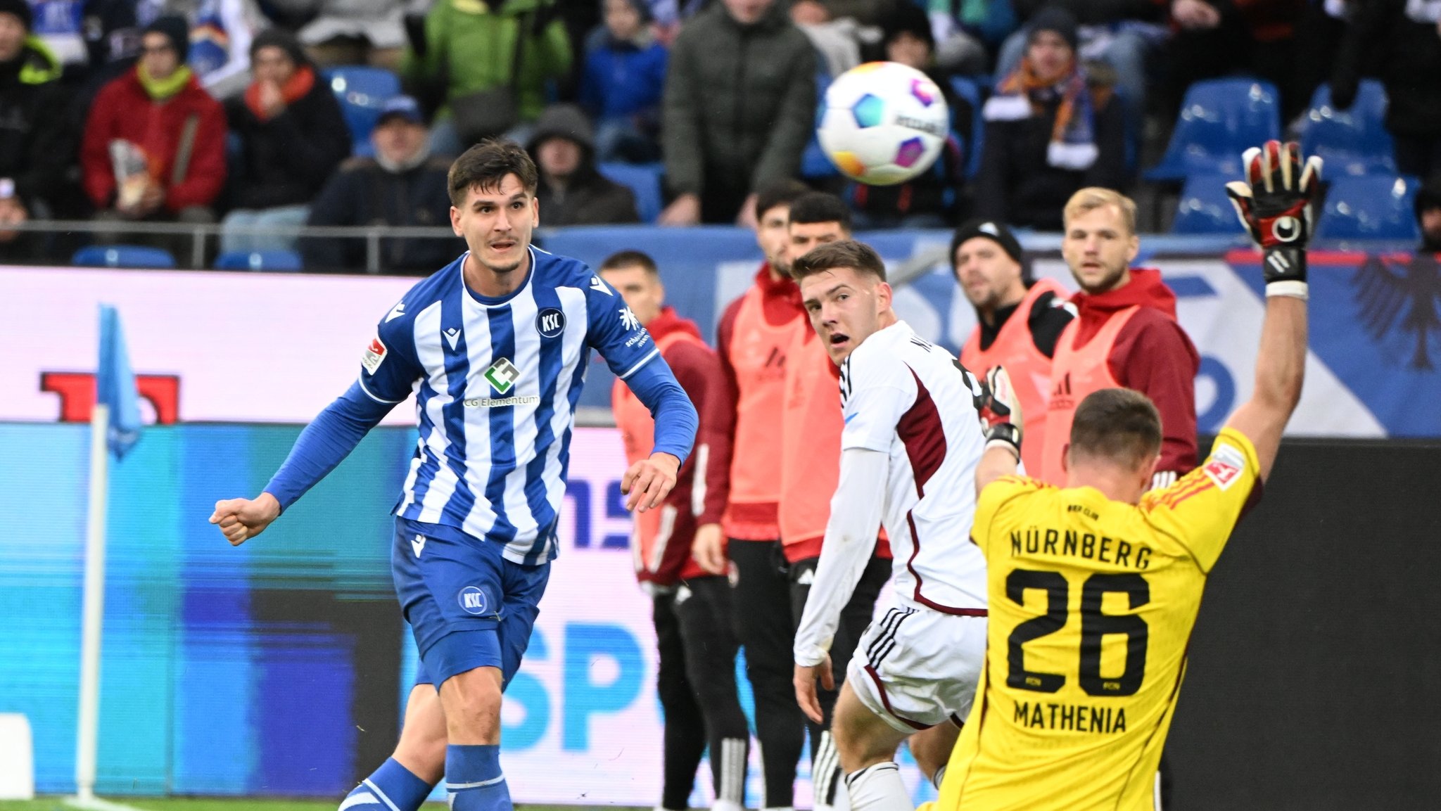 Spielszene Karlsruher SC - 1. FC Nürnberg