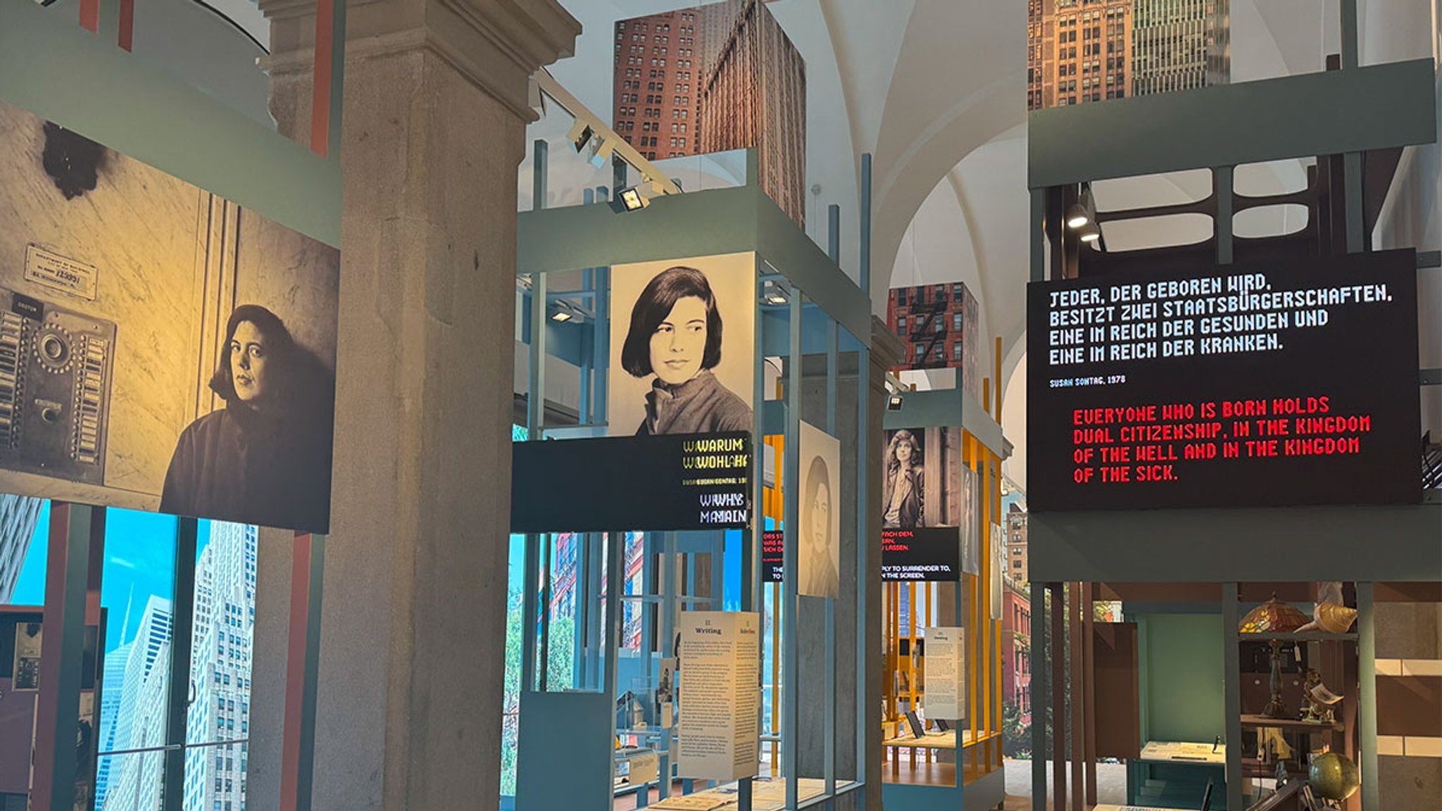 Ein Blick in die Ausstellung "Everything Matters" im Münchner Literaturhaus