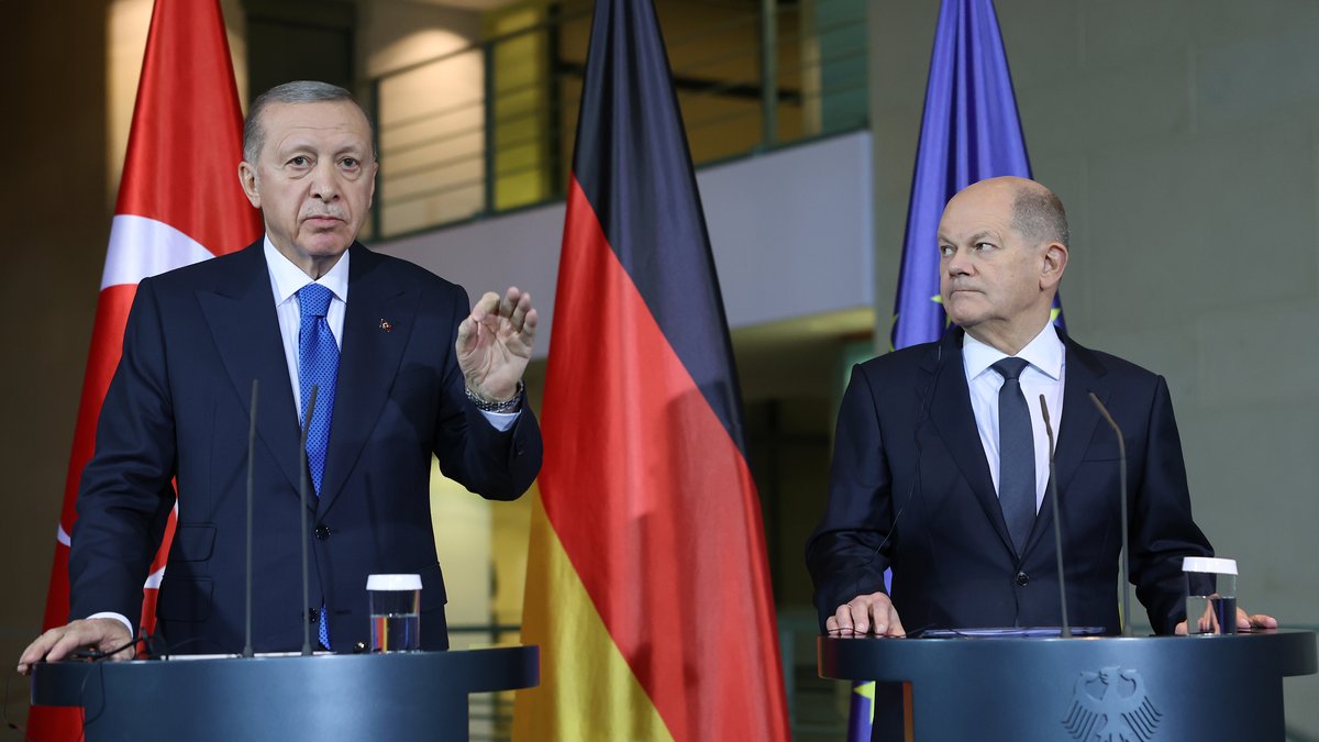 Der türkische Präsident Erdogan und Bundeskanzler Scholz bei Pressestatements