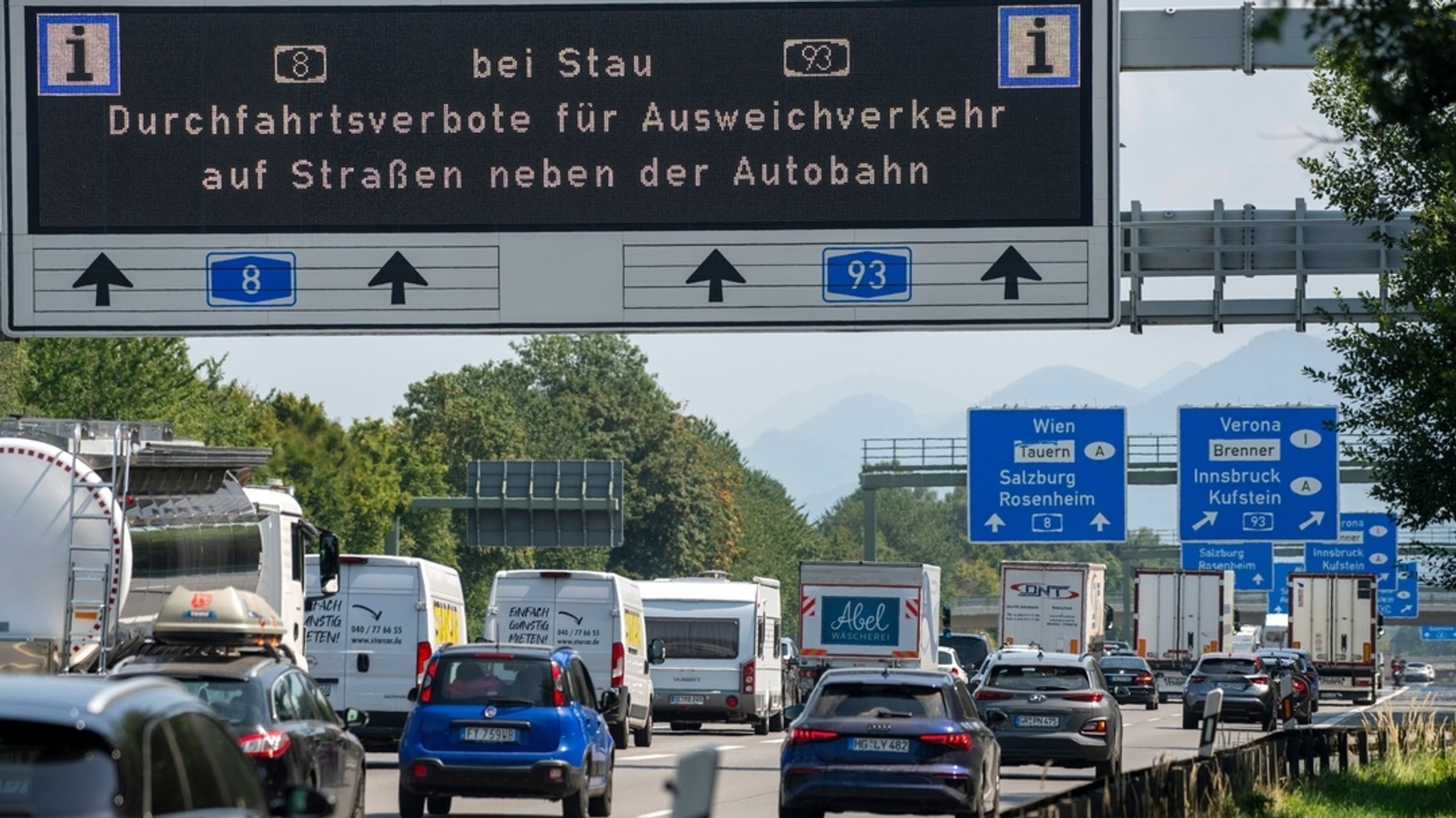 Langes Wochenende – Stau auf bayerischen Straßen erwartet  