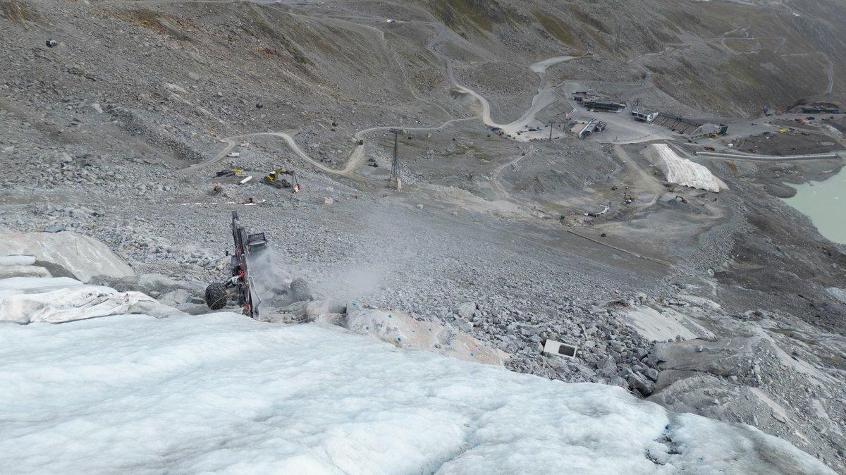 Sprengarbeiten am Gletscher in Sölden