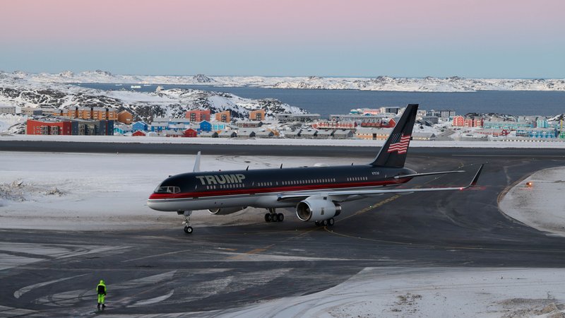Flugzeug von Donald Trump jr. bei seinem Besuch in Nuuk am 7. Januar 2025 | Bild: picture alliance / Ritzau Scanpix | Emil Stach Flugzeug von Donald Trump jr. bei seinem Besuch in Nuuk am 7. Januar 2025