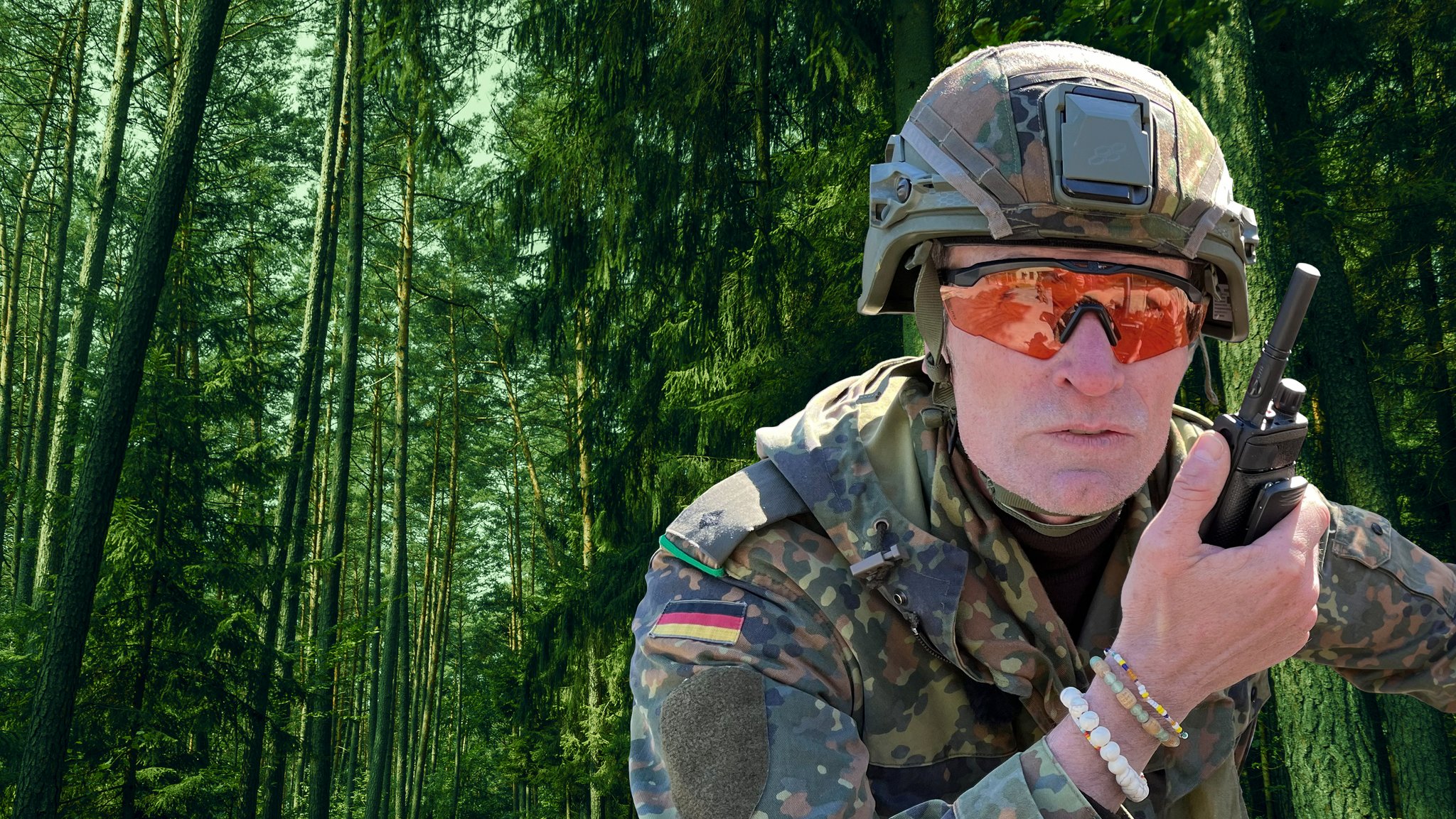 Die Bundeswehr will ihre Heimatschutzkompanien ausbauen, vor allem mit Reservisten. Die müssen im Ernstfall das eigene Territorium sichern. Mehrmals im Jahr sollen sie dafür trainieren. Kontrovers - Die Story begleitet eine 24-Stunden-Übung. | Bild: BR / Astrid Halder, Philipp Kimmelzwinger, Montage: BR Die Bundeswehr will ihre Heimatschutzkompanien ausbauen, vor allem mit Reservisten. Die müssen im Ernstfall das eigene Territorium sichern. Mehrmals im Jahr sollen sie dafür trainieren. Kontrovers - Die Story begleitet eine 24-Stunden-Übung.
