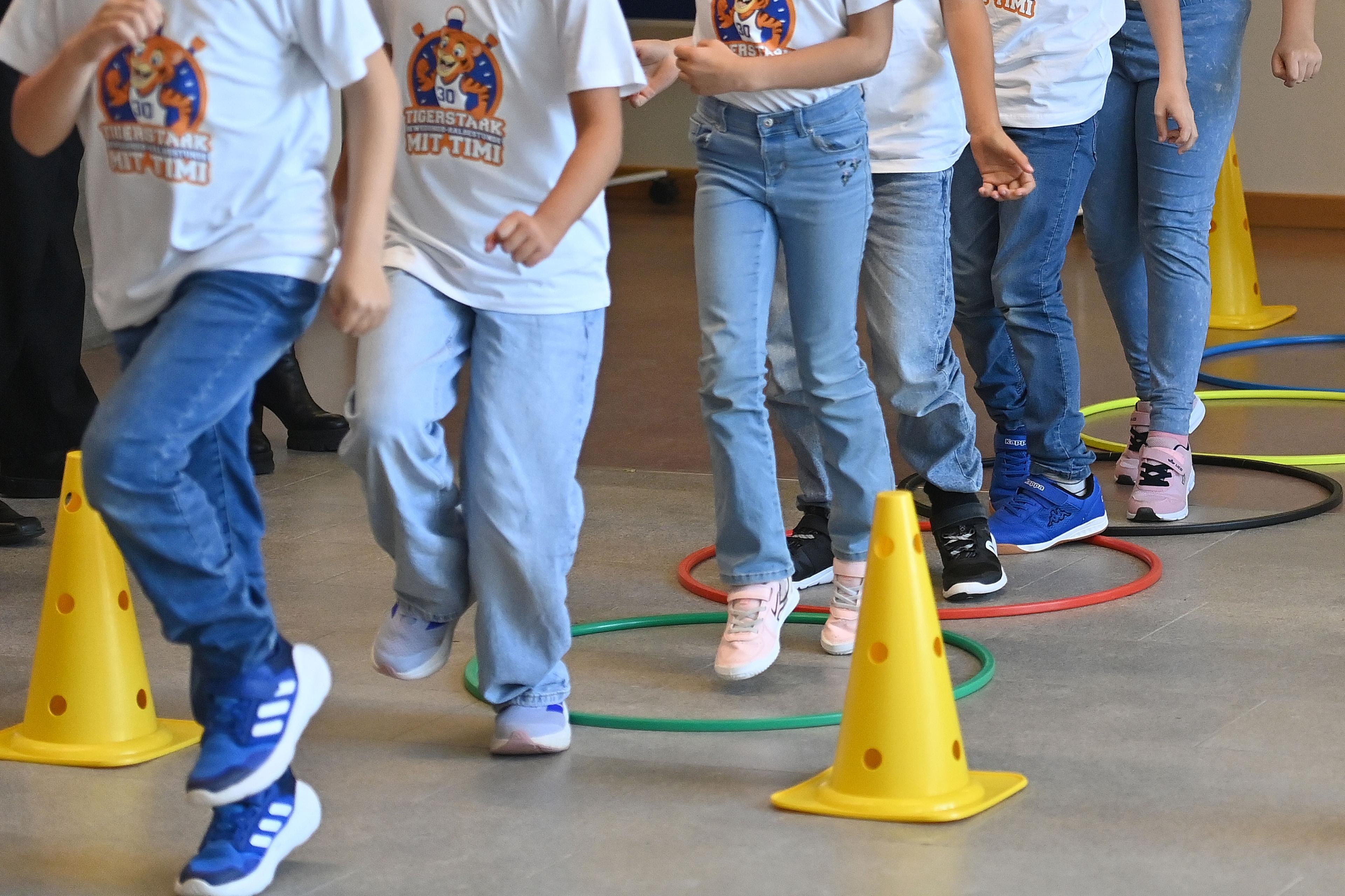 Kinder beim Schulsport