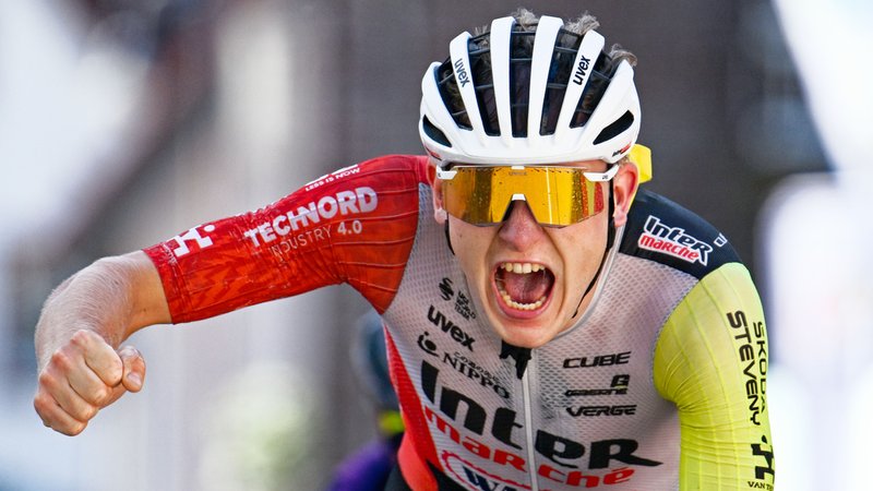 Georg Zimmermann bejubelt seinen Deutschen Meistertitel | Bild: picture-alliance / dpa Georg Zimmermann bejubelt seinen Deutschen Meistertitel