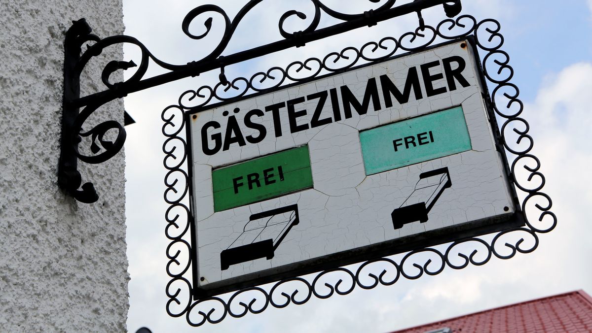 Gericht kippt Übernachtungsverbot für Gäste aus Corona-Hotspots | BR24