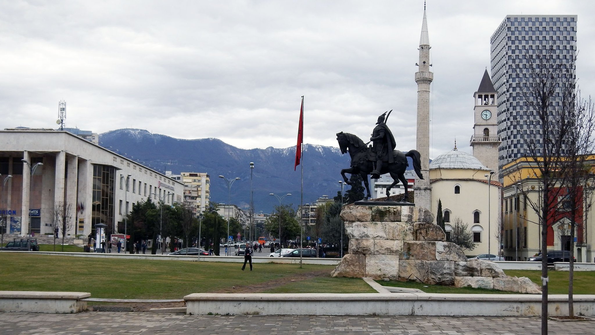 ALBANIEN - Hauptstadt: Tirana Einwohner: 2.800.138 (2011) Amtssprachen: Albanisch Währung: Albanischer Lek (ALL)