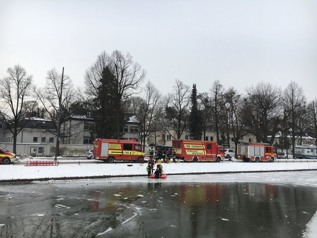 Wie rettet die Feuerwehr Menschen und Tiere aus dem Eis?